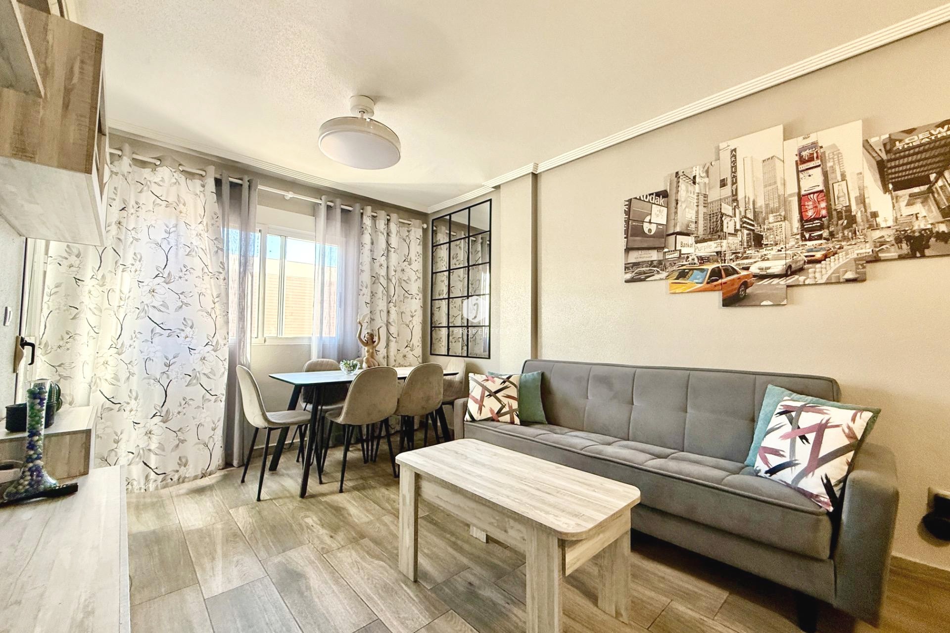 Segunda mano - Apartamento / piso -
Torrevieja - PARQUE DE LAS NACIONES