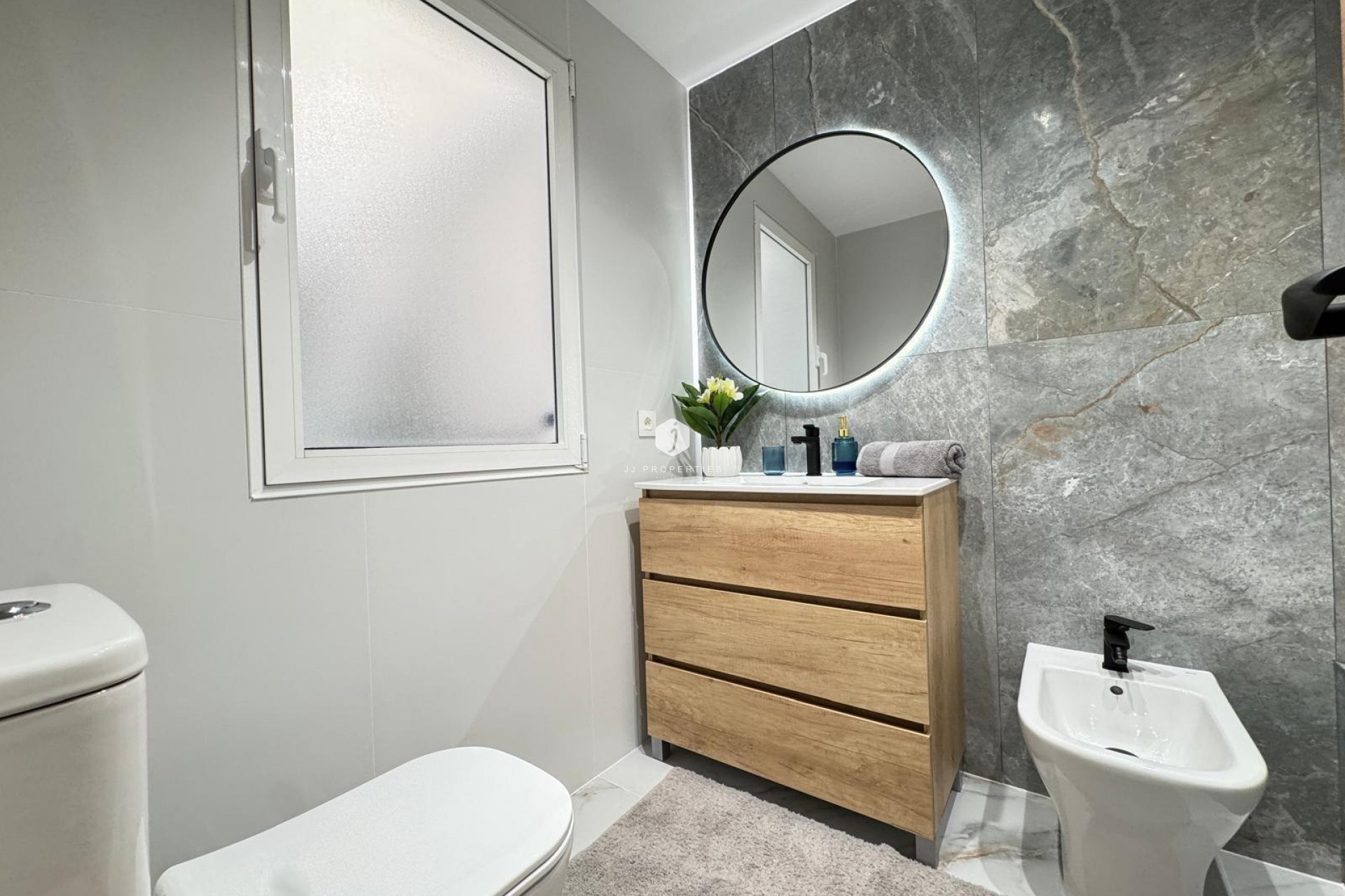 Segunda mano - Apartamento / piso -
Torrevieja - Playa de los Locos