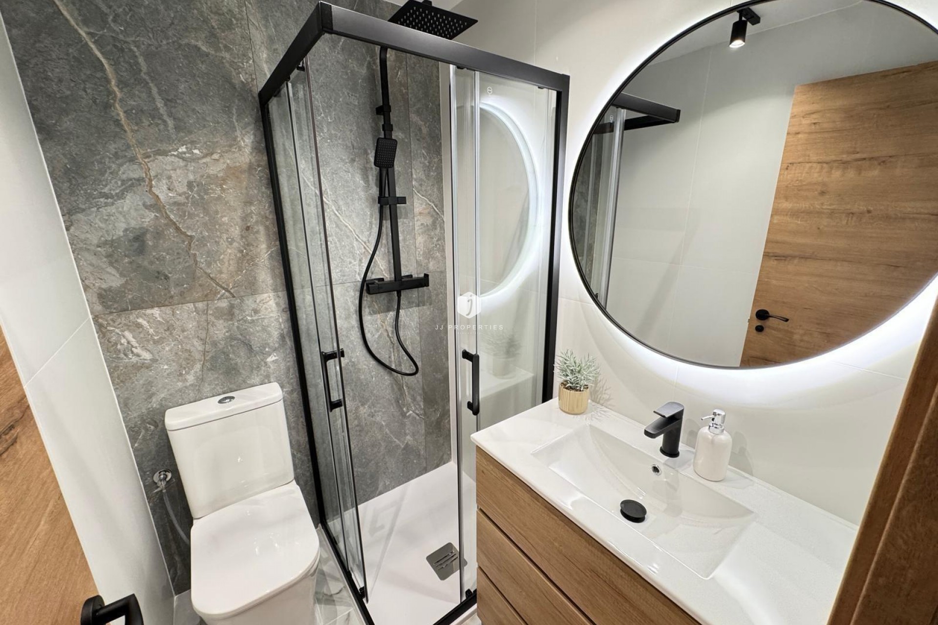 Segunda mano - Apartamento / piso -
Torrevieja - Playa de los Locos