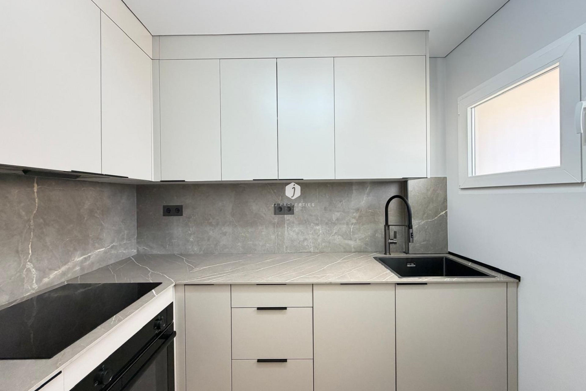 Segunda mano - Apartamento / piso -
Torrevieja - Punta prima