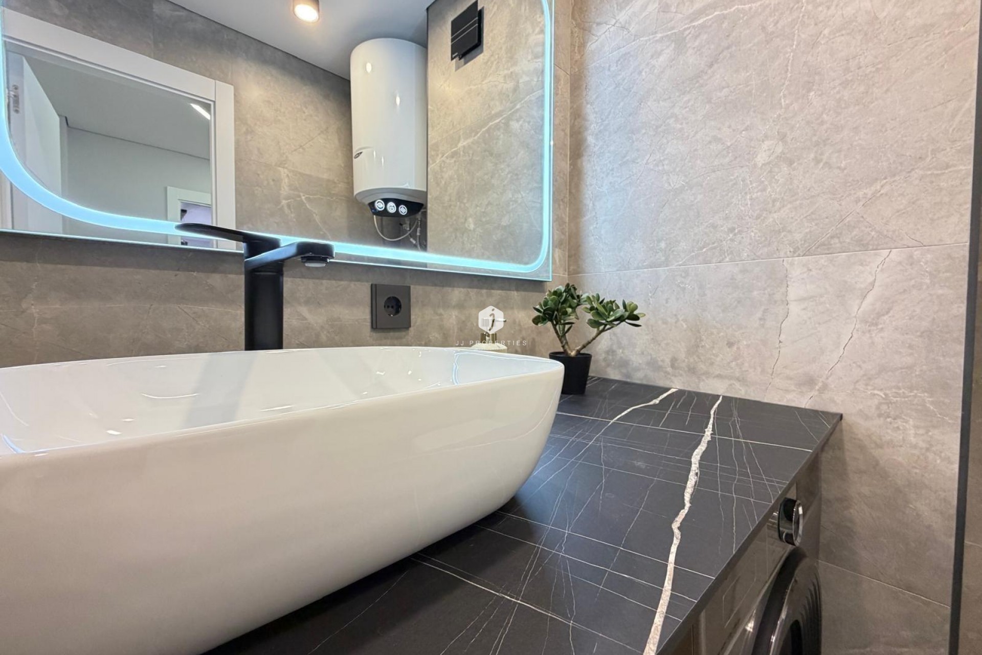 Segunda mano - Apartamento / piso -
Torrevieja - Punta prima