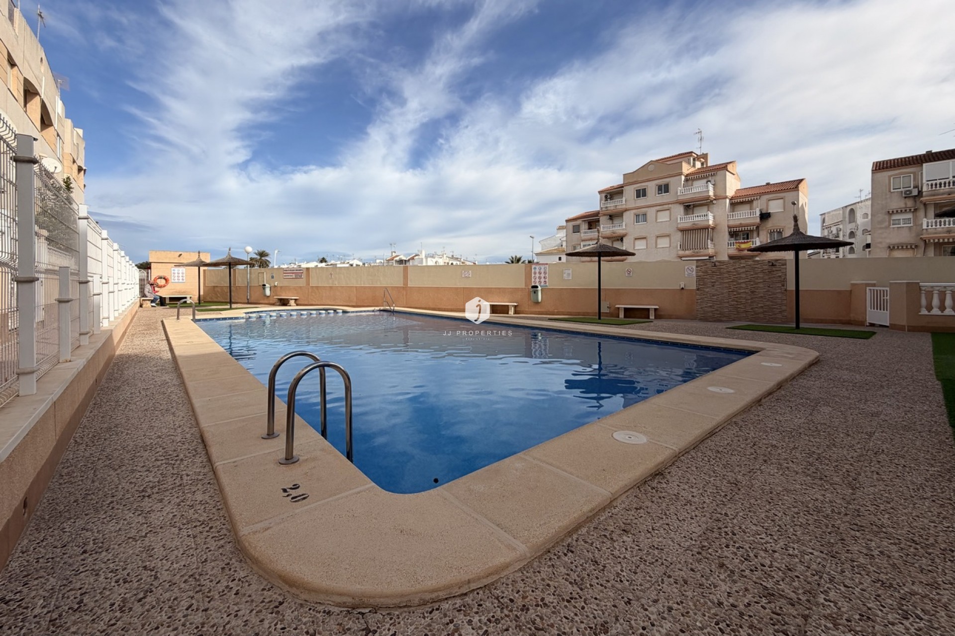 Segunda mano - Apartamento / piso -
Torrevieja - Urb. Calas Blancas III