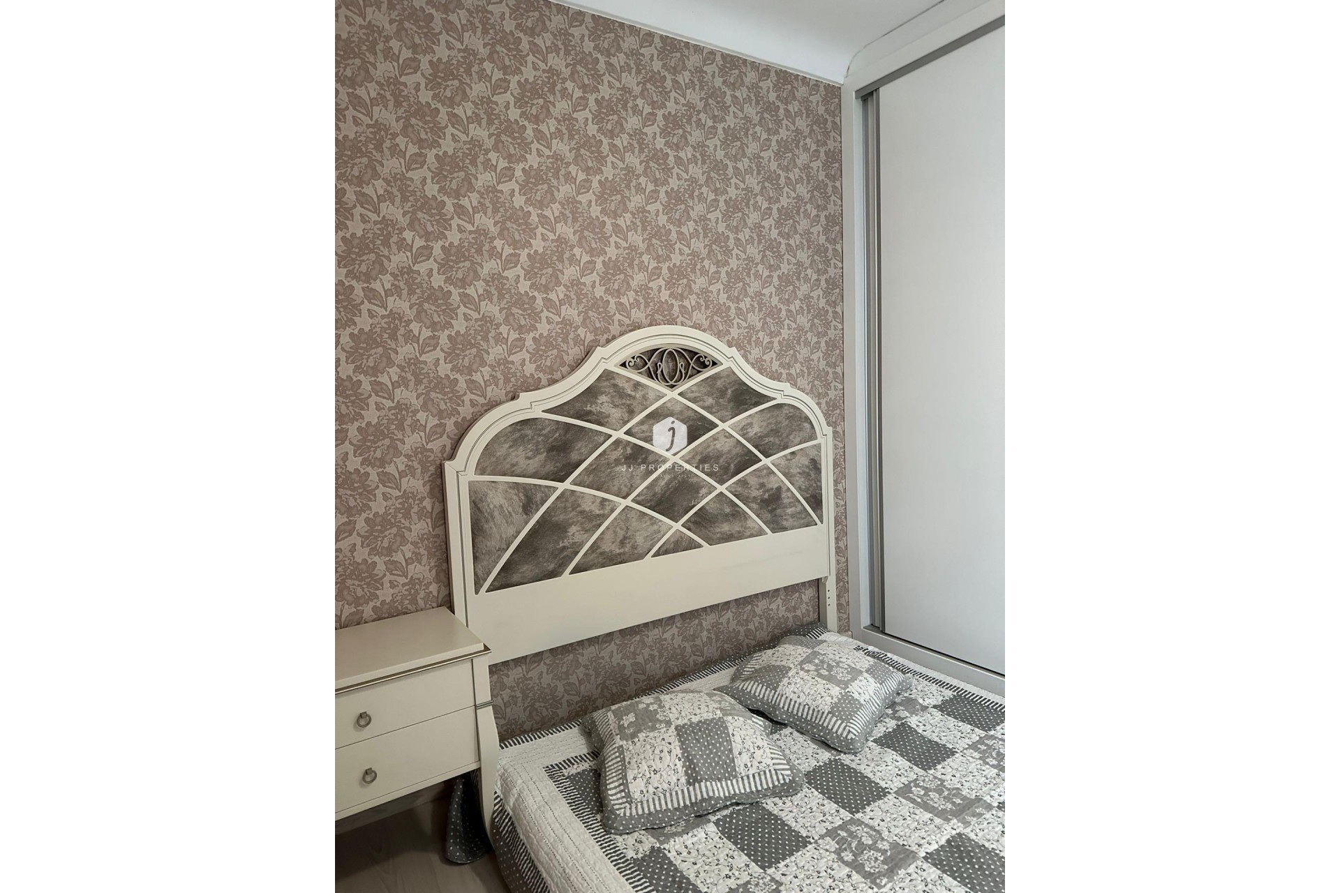 Segunda mano - Apartamento / piso -
Torrevieja