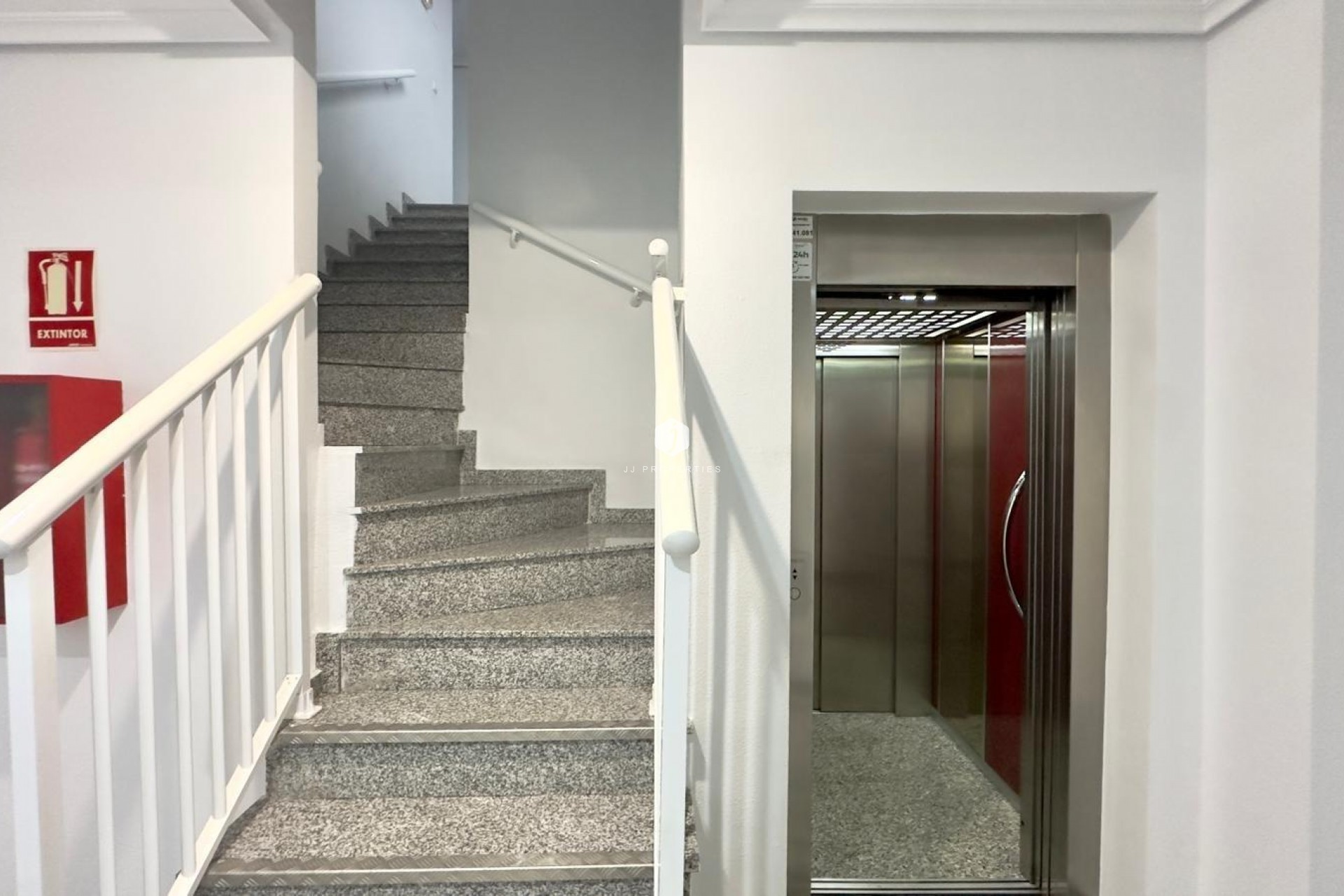 Segunda mano - Apartamento / piso -
Torrevieja