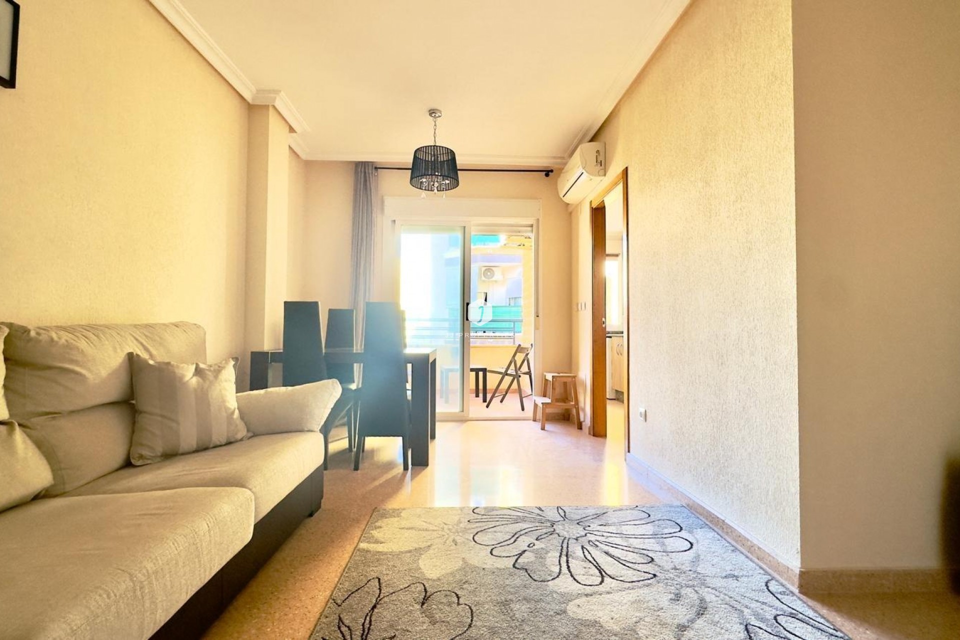 Segunda mano - Apartamento / piso -
Torrevieja