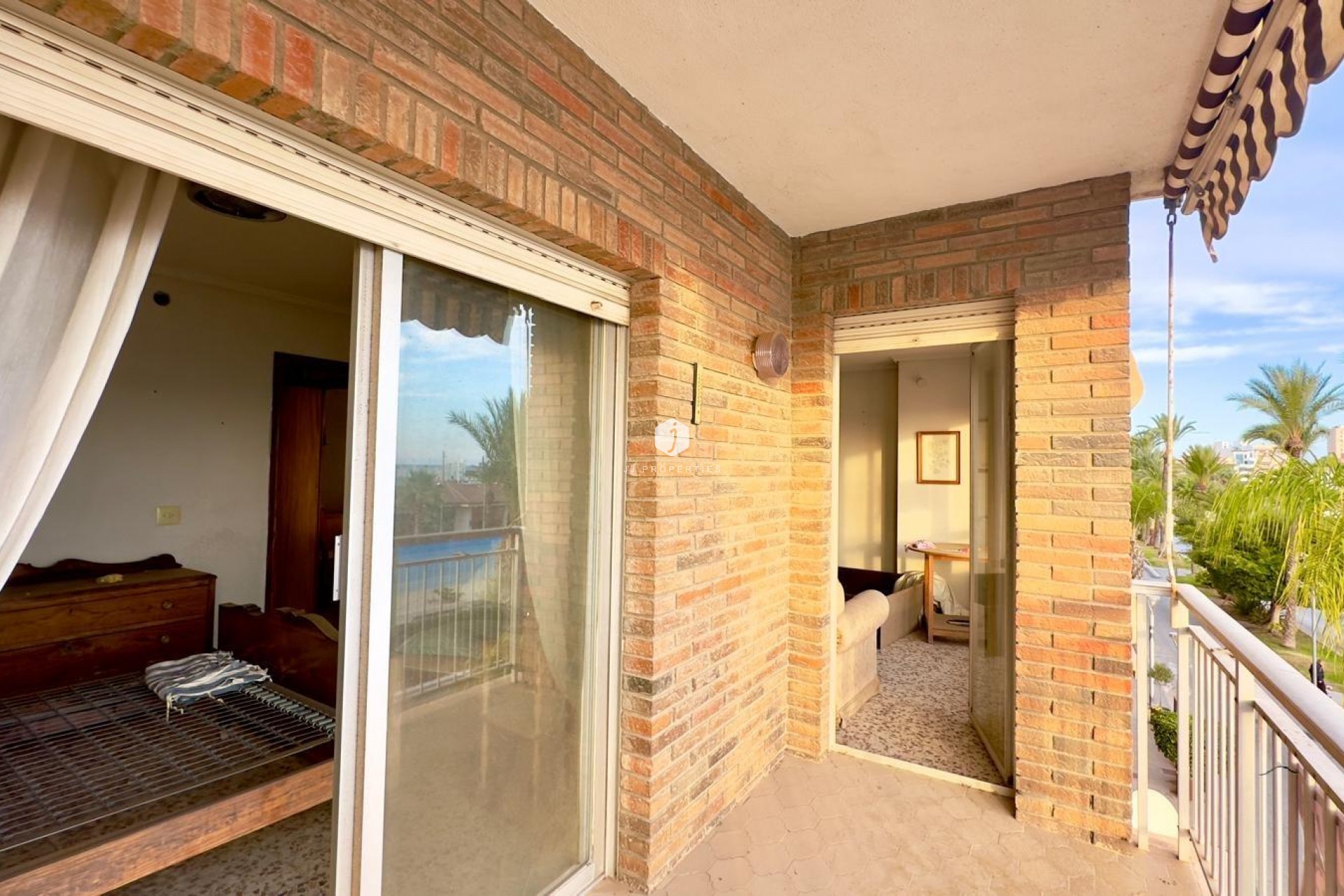 Segunda mano - Apartamento / piso -
Torrevieja