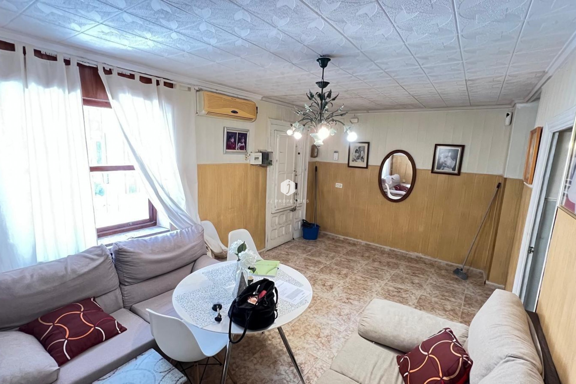 Segunda mano - Apartamento / piso -
Torrevieja