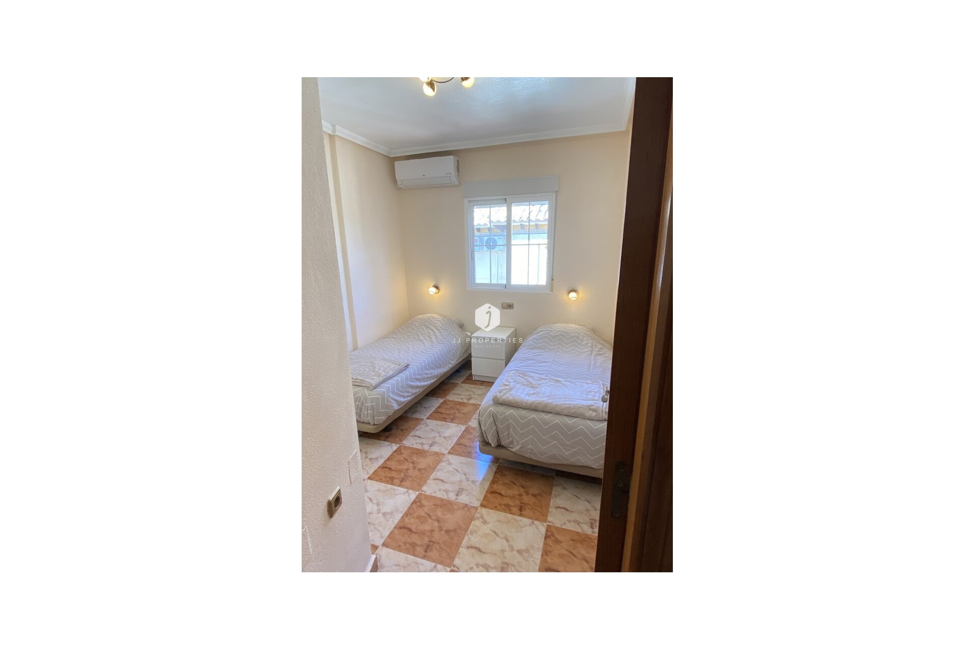 Segunda mano - Bungalow -
Lomas de Caboroig - Costa Blanca
