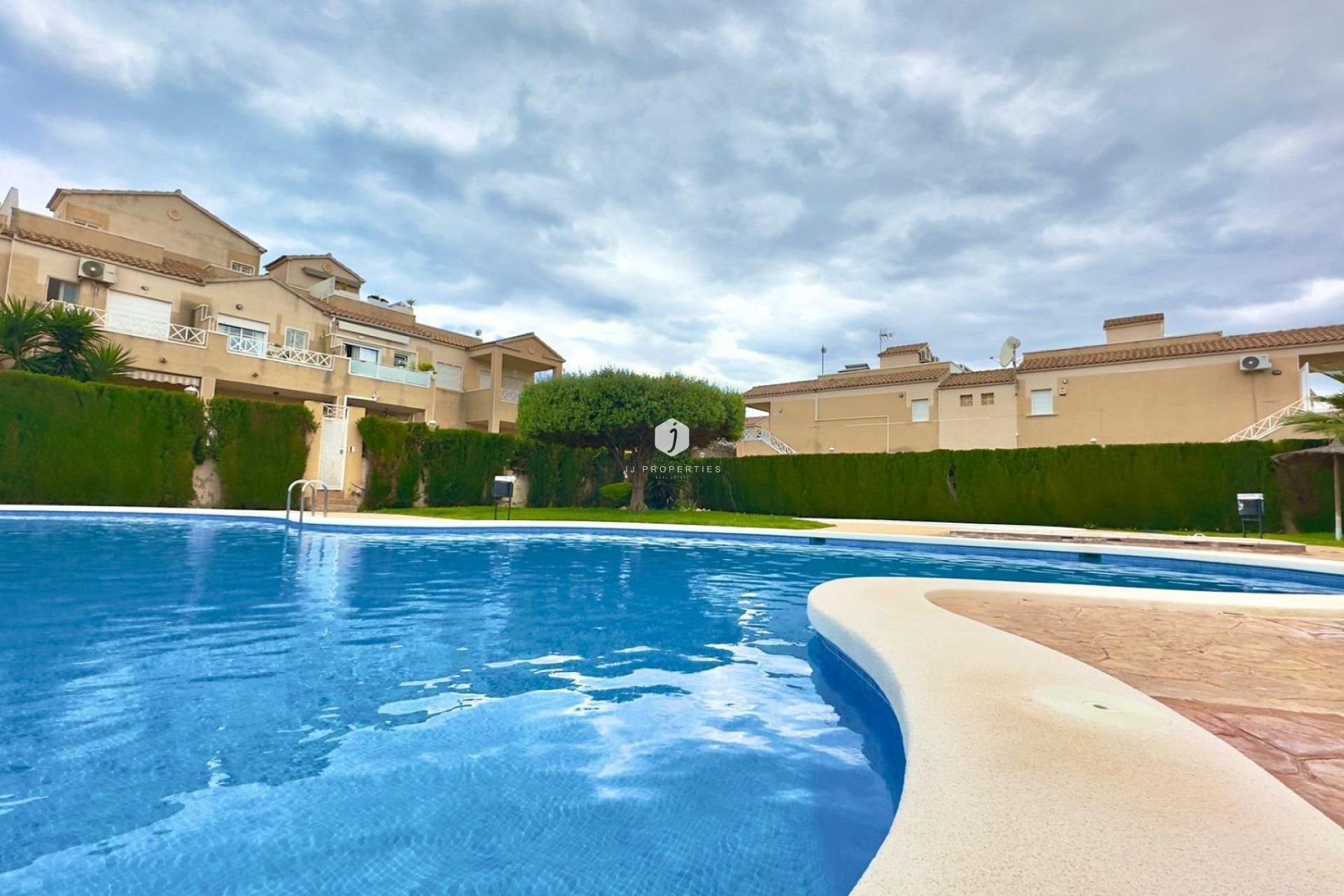 Segunda mano - Bungalow -
Torrevieja - Centro