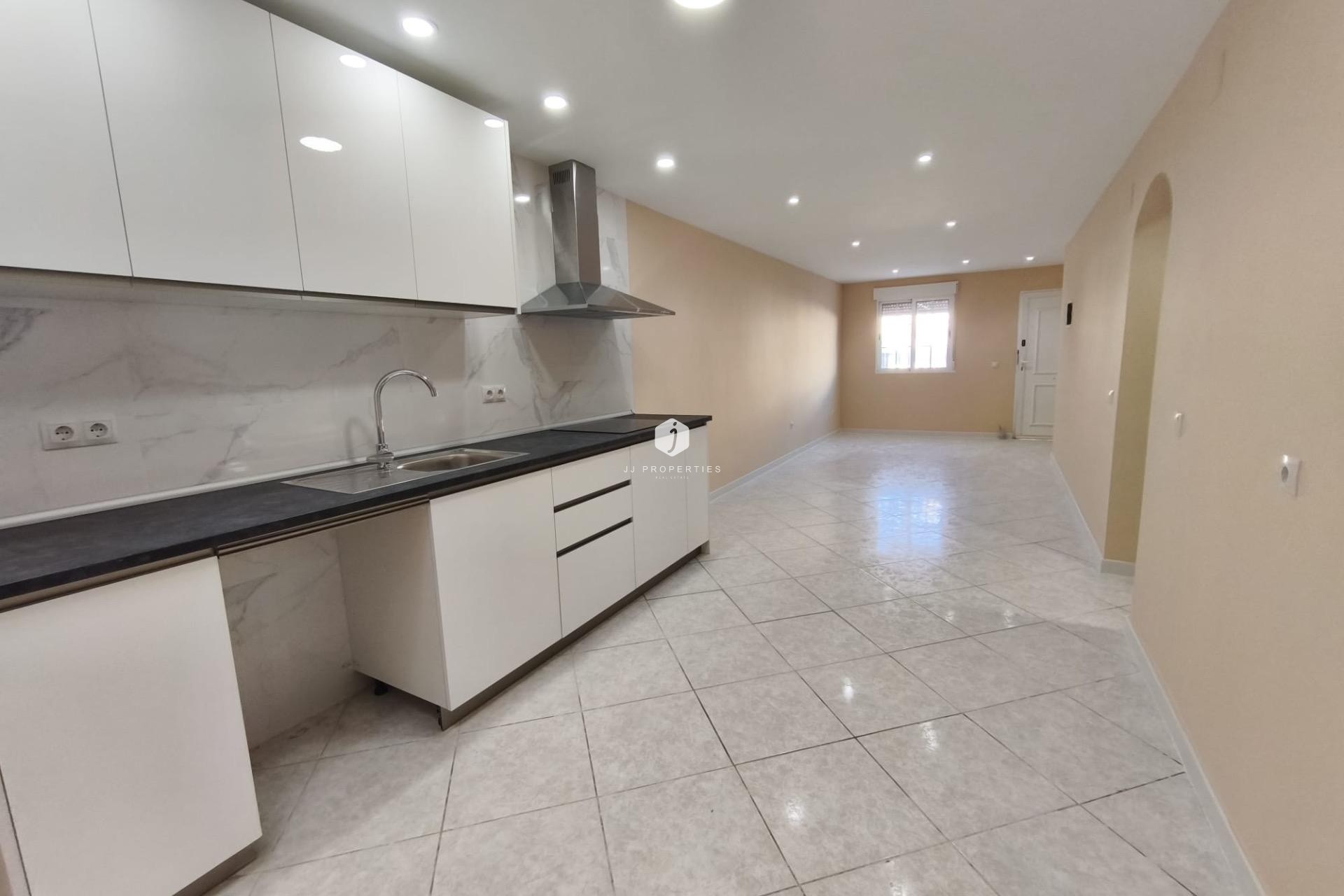 Segunda mano - Bungalow -
Torrevieja - La Siesta - El Salado - Torreta