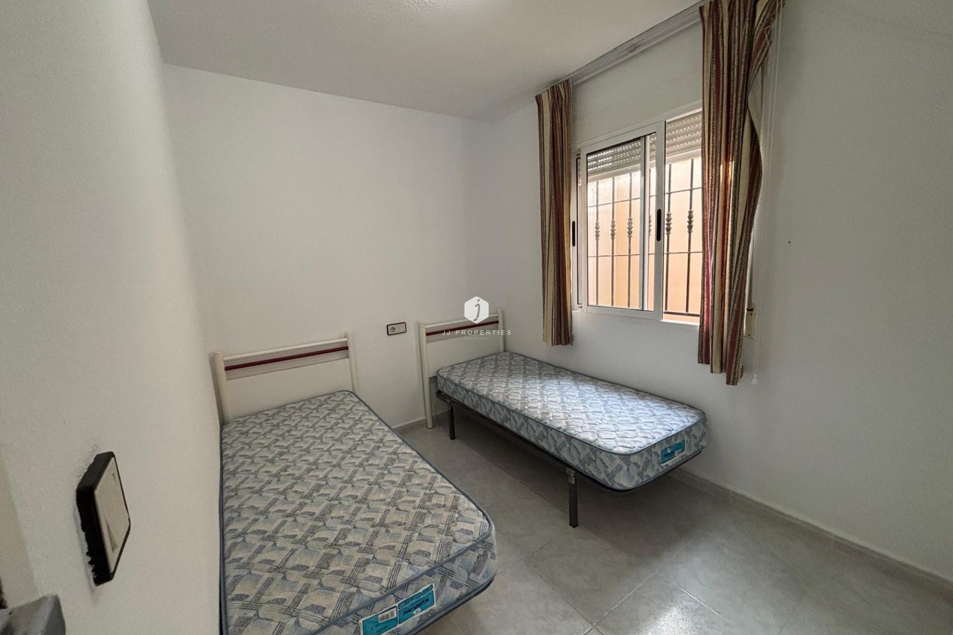 Segunda mano - Bungalow -
Torrevieja - La Siesta - El Salado - Torreta