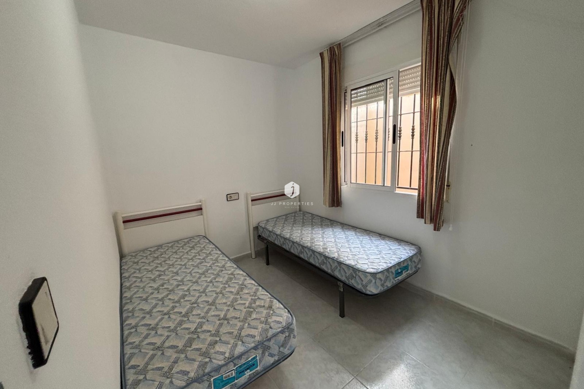 Segunda mano - Bungalow -
Torrevieja - La Siesta - El Salado - Torreta