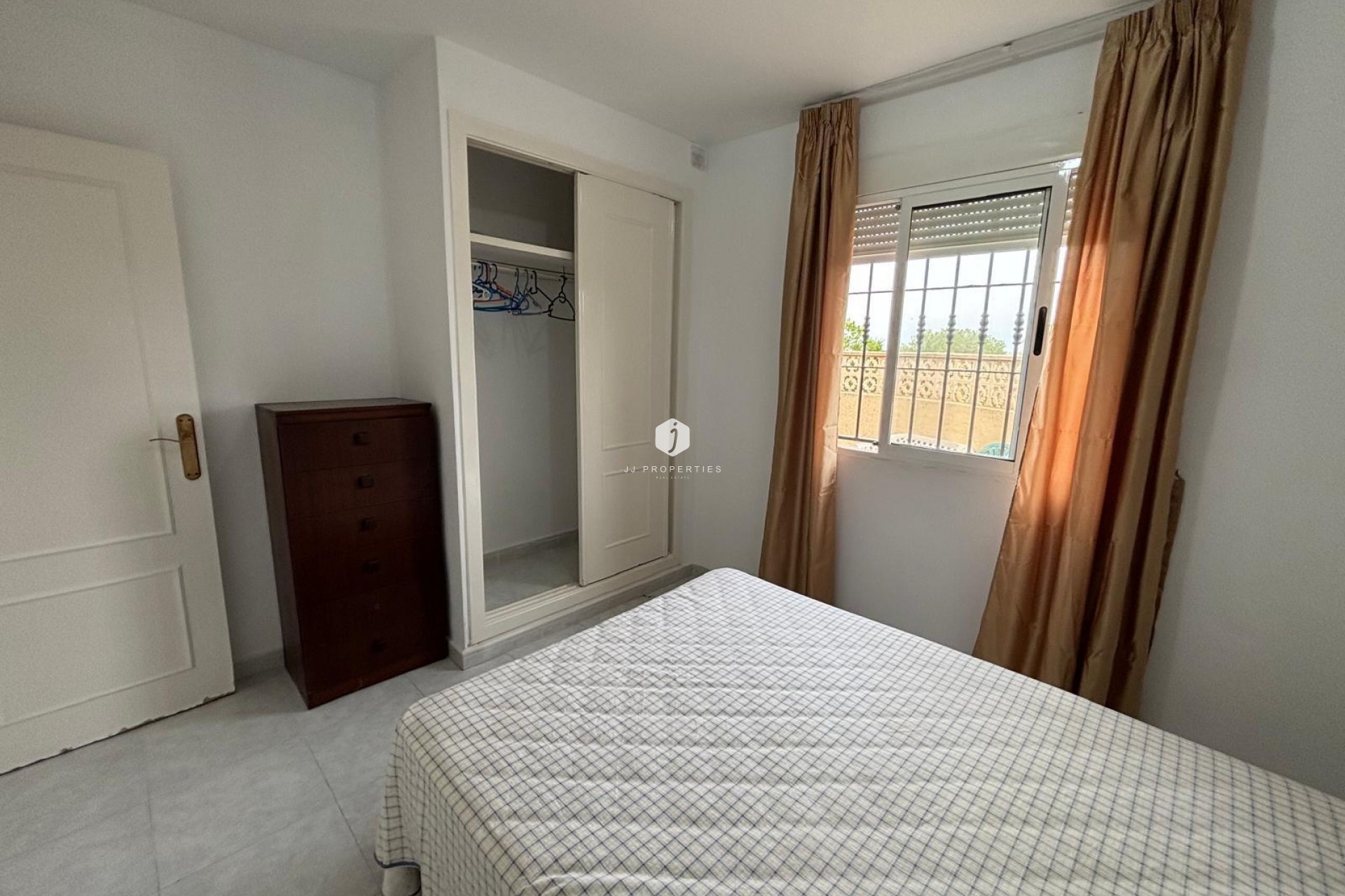 Segunda mano - Bungalow -
Torrevieja - La Siesta - El Salado - Torreta