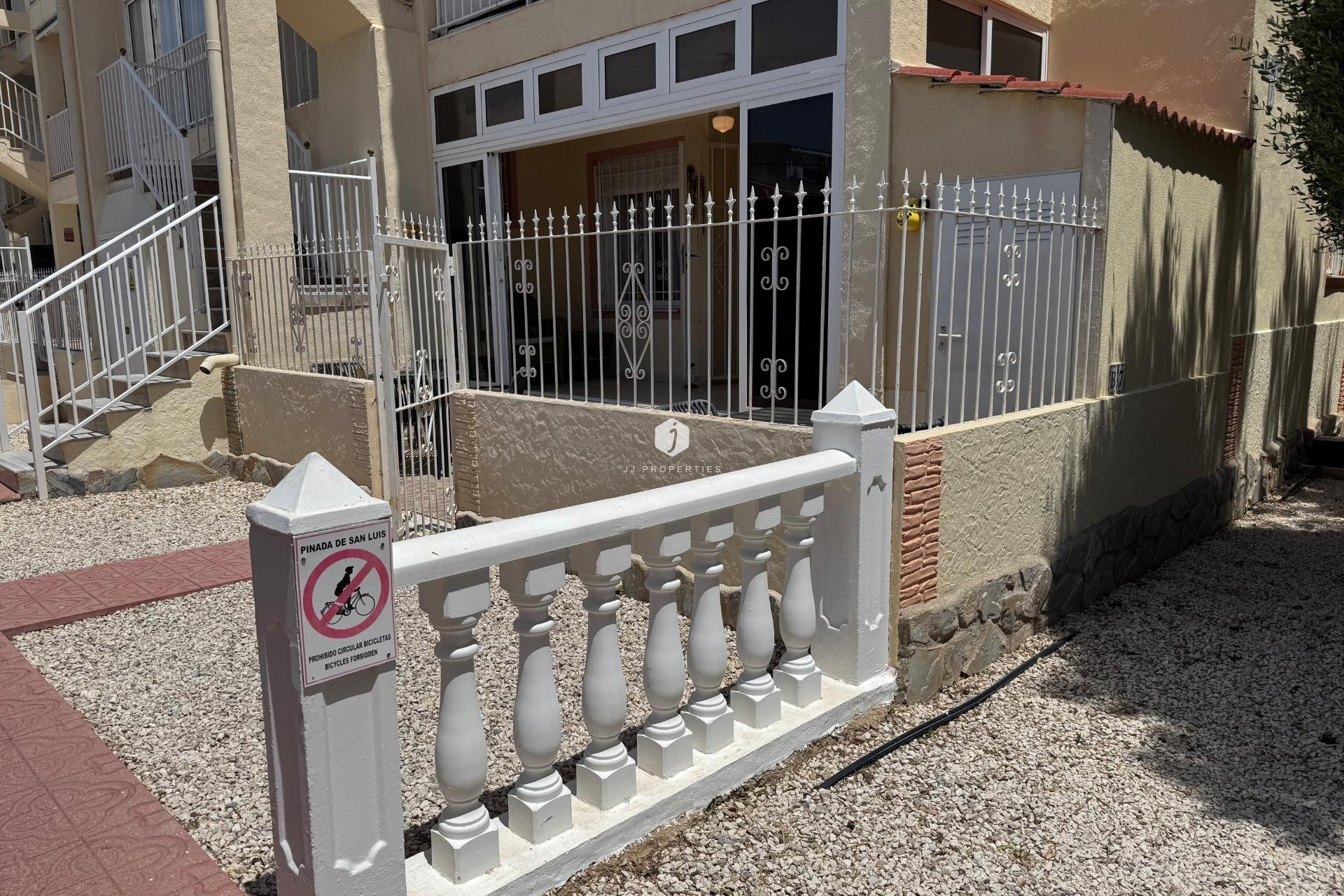 Segunda mano - Bungalow -
Torrevieja - La Siesta - El Salado - Torreta