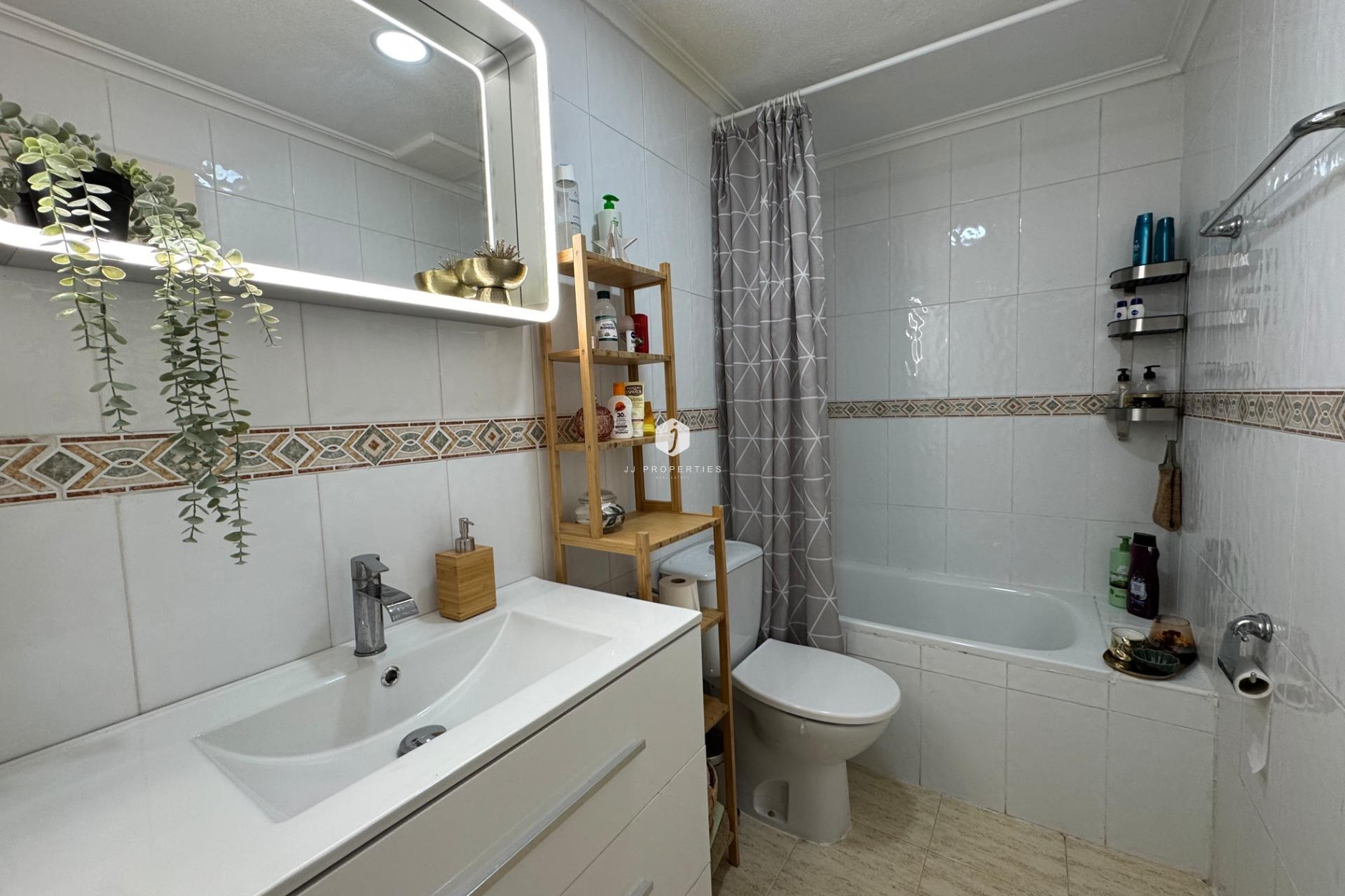 Segunda mano - Bungalow -
Torrevieja - La Siesta - El Salado - Torreta