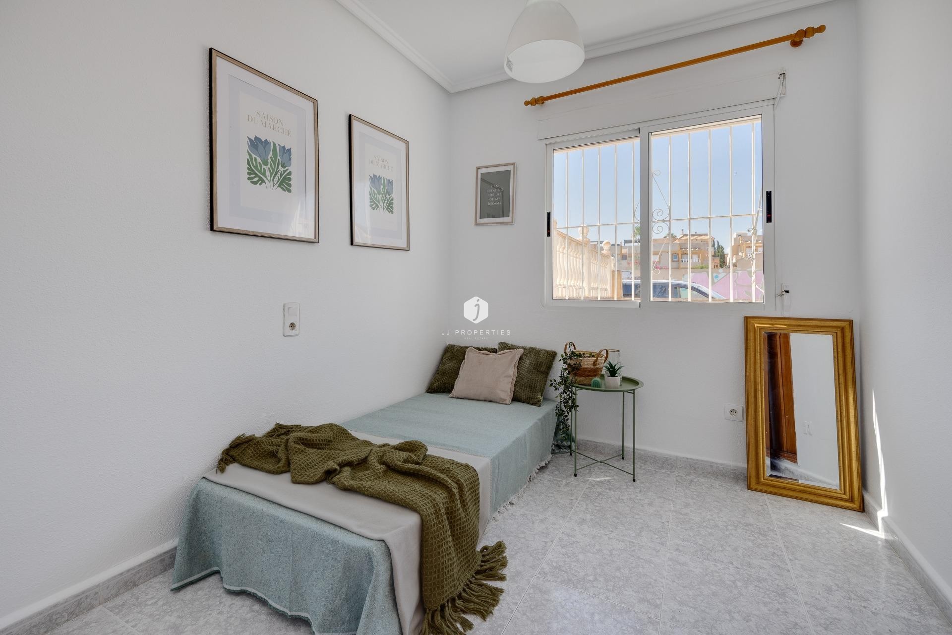 Segunda mano - Bungalow -
Torrevieja - Los Frutales