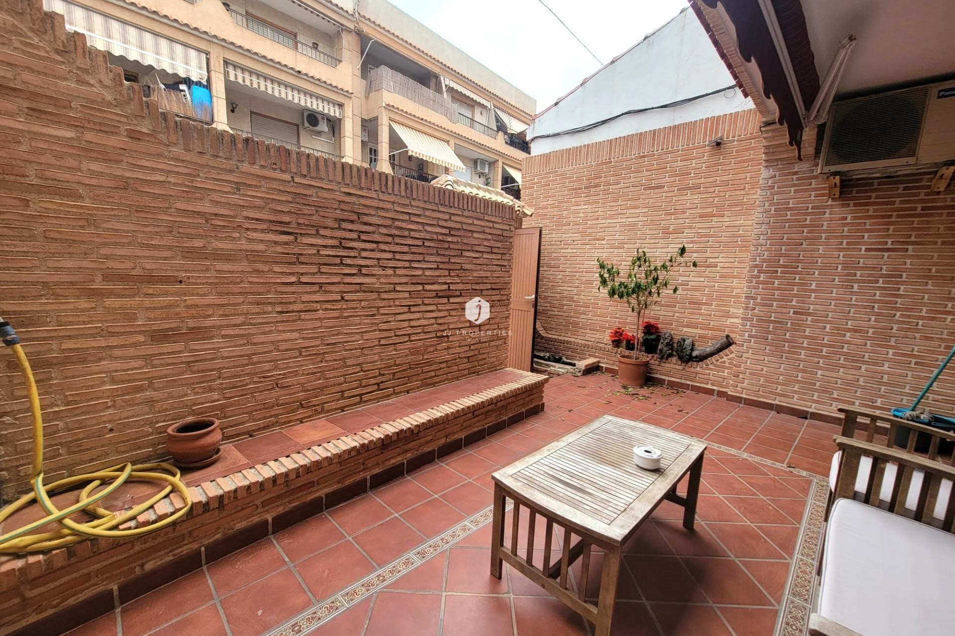 Segunda mano - Bungalow -
Torrevieja - Playa de los Locos