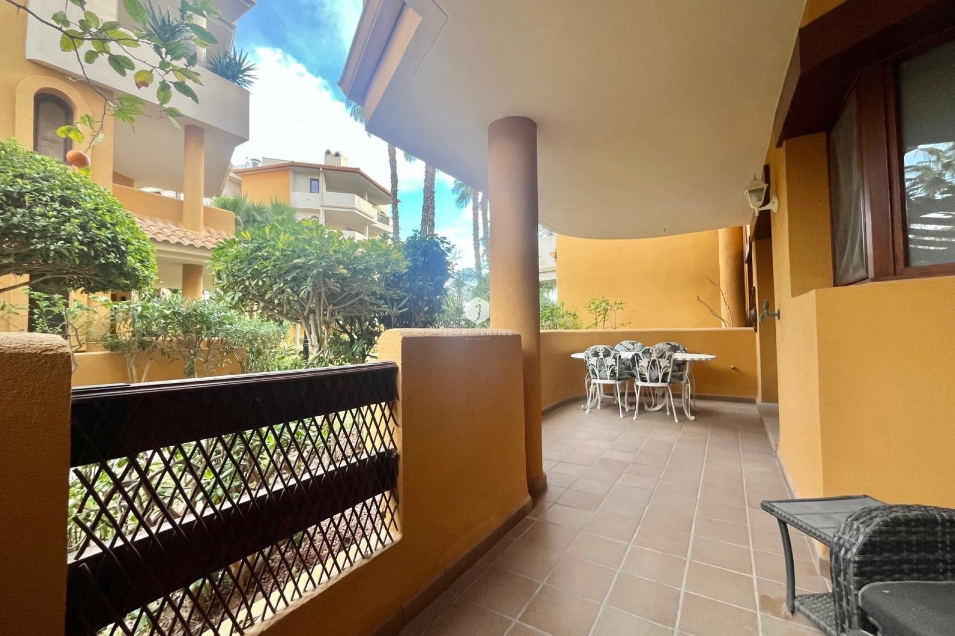 Segunda mano - Bungalow -
Torrevieja - Punta prima