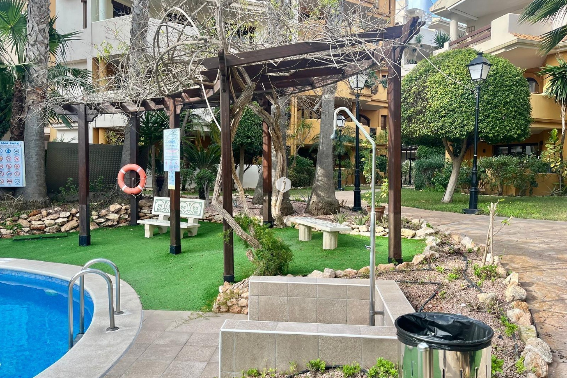 Segunda mano - Bungalow -
Torrevieja - Punta prima