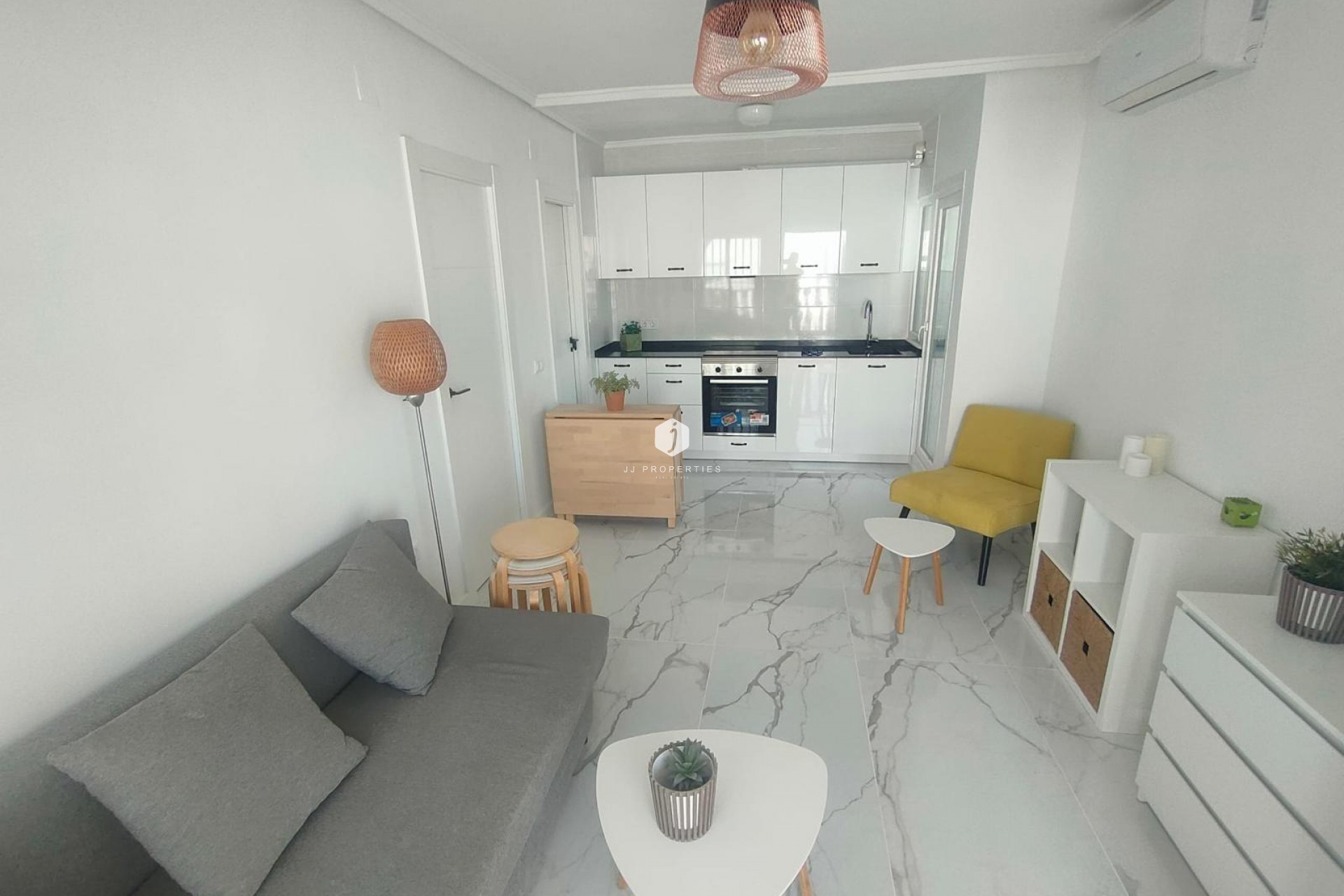 Segunda mano - Bungalow -
Torrevieja - Rosaleda-los Frutales