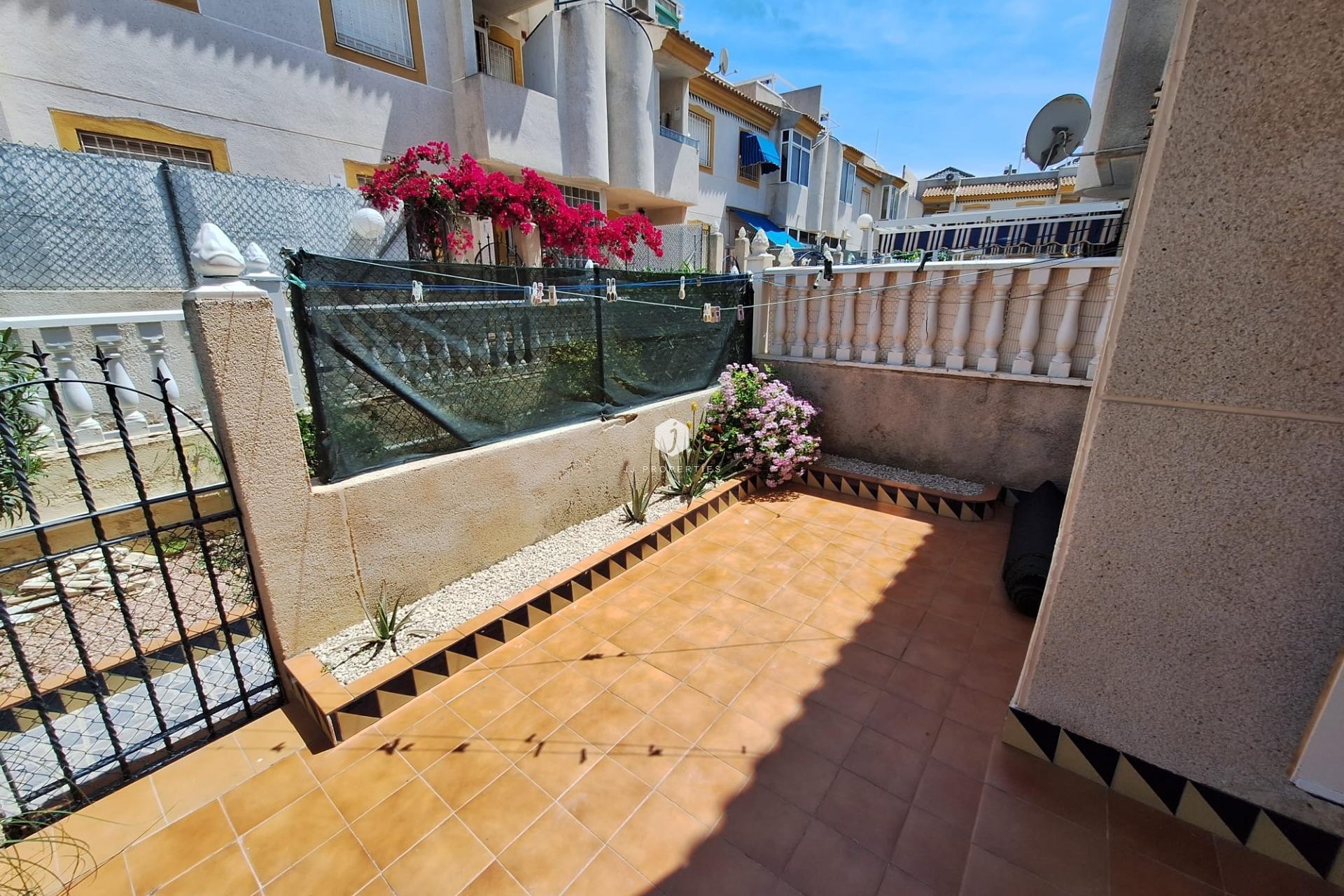 Segunda mano - Bungalow -
Torrevieja - Sector 25