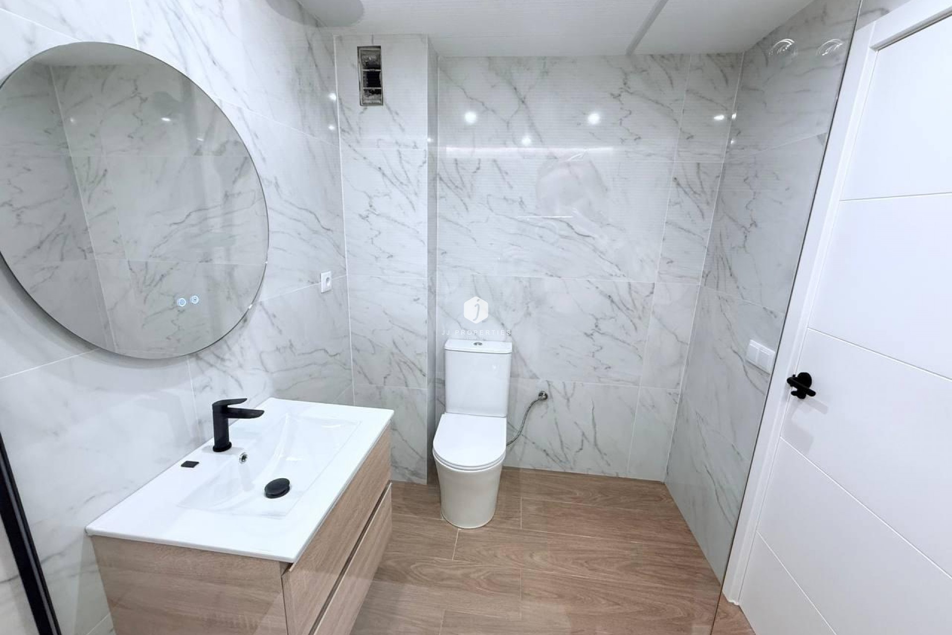 Segunda mano - Chalet -
Torrevieja - aguas nuevas