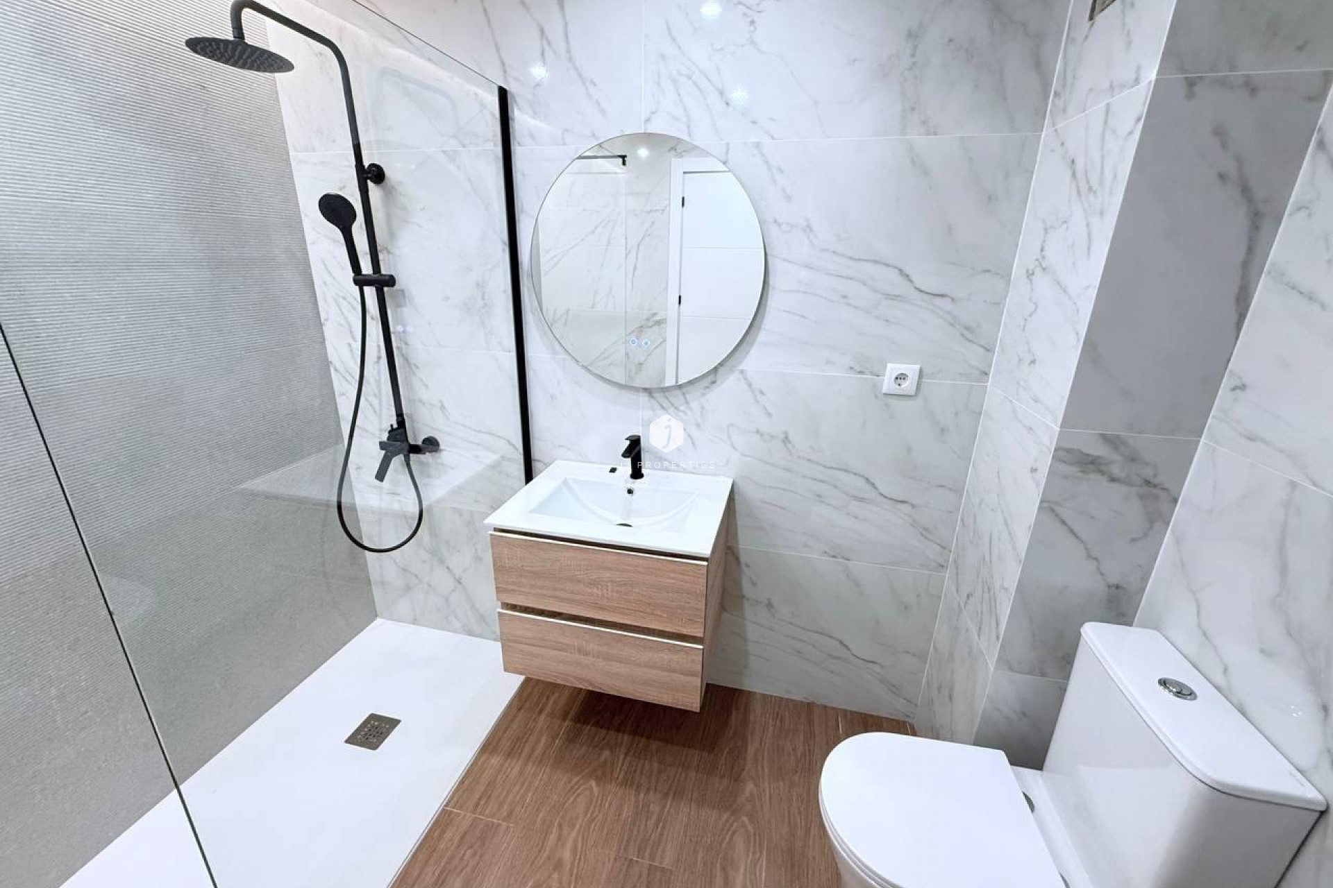 Segunda mano - Chalet -
Torrevieja - aguas nuevas