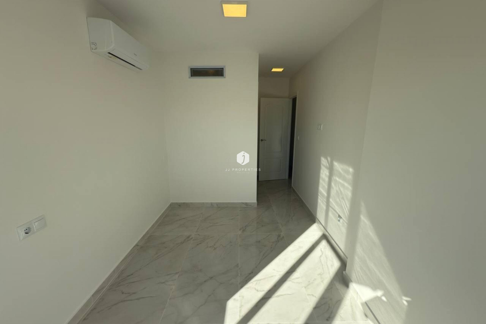 Segunda mano - Chalet -
Torrevieja - aguas nuevas