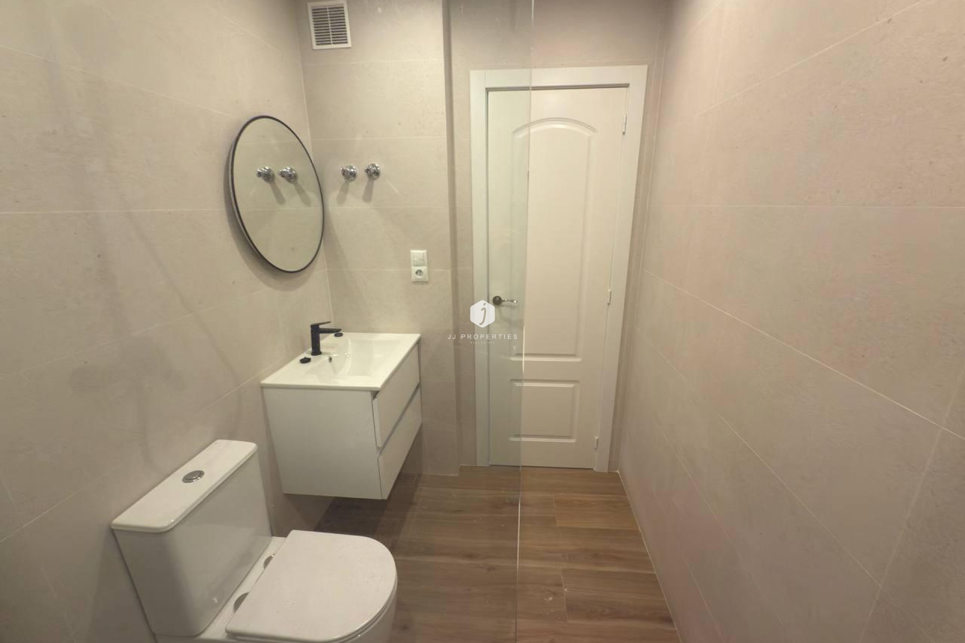 Segunda mano - Chalet -
Torrevieja - aguas nuevas