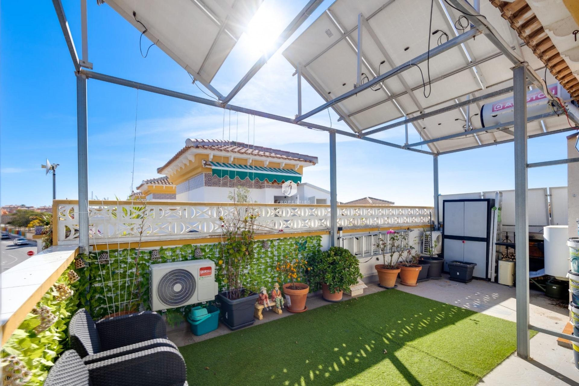 Segunda mano - Chalet -
Torrevieja - aguas nuevas