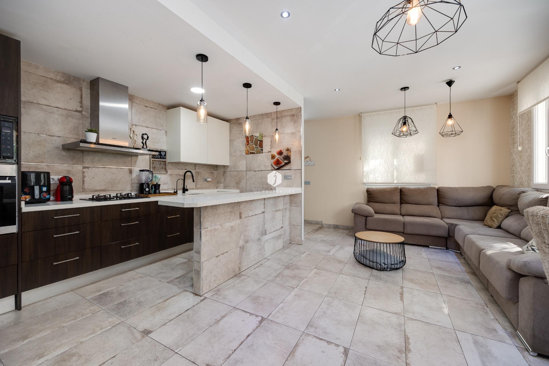 Segunda mano - Chalet -
Torrevieja - Centro