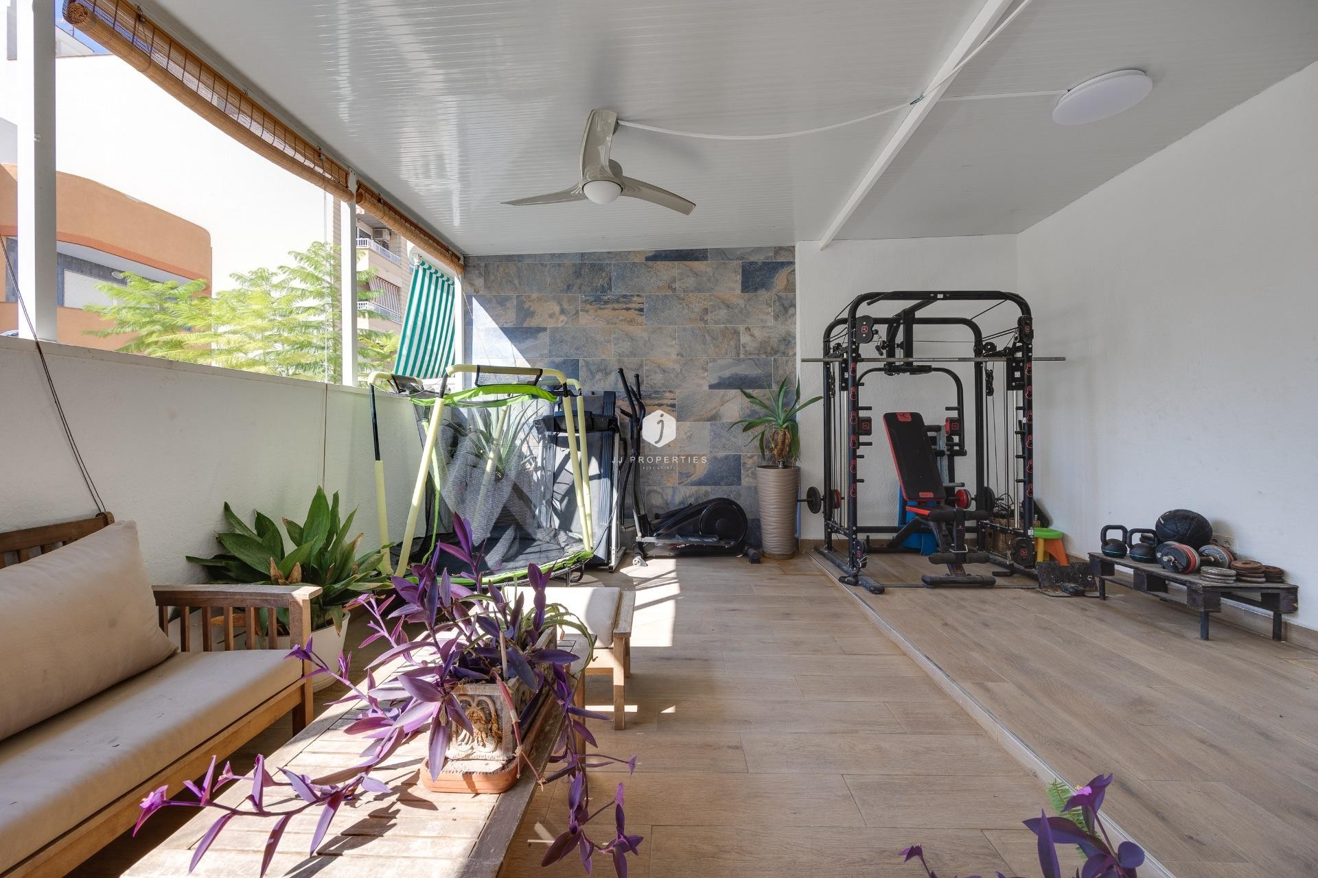 Segunda mano - Chalet -
Torrevieja - Centro