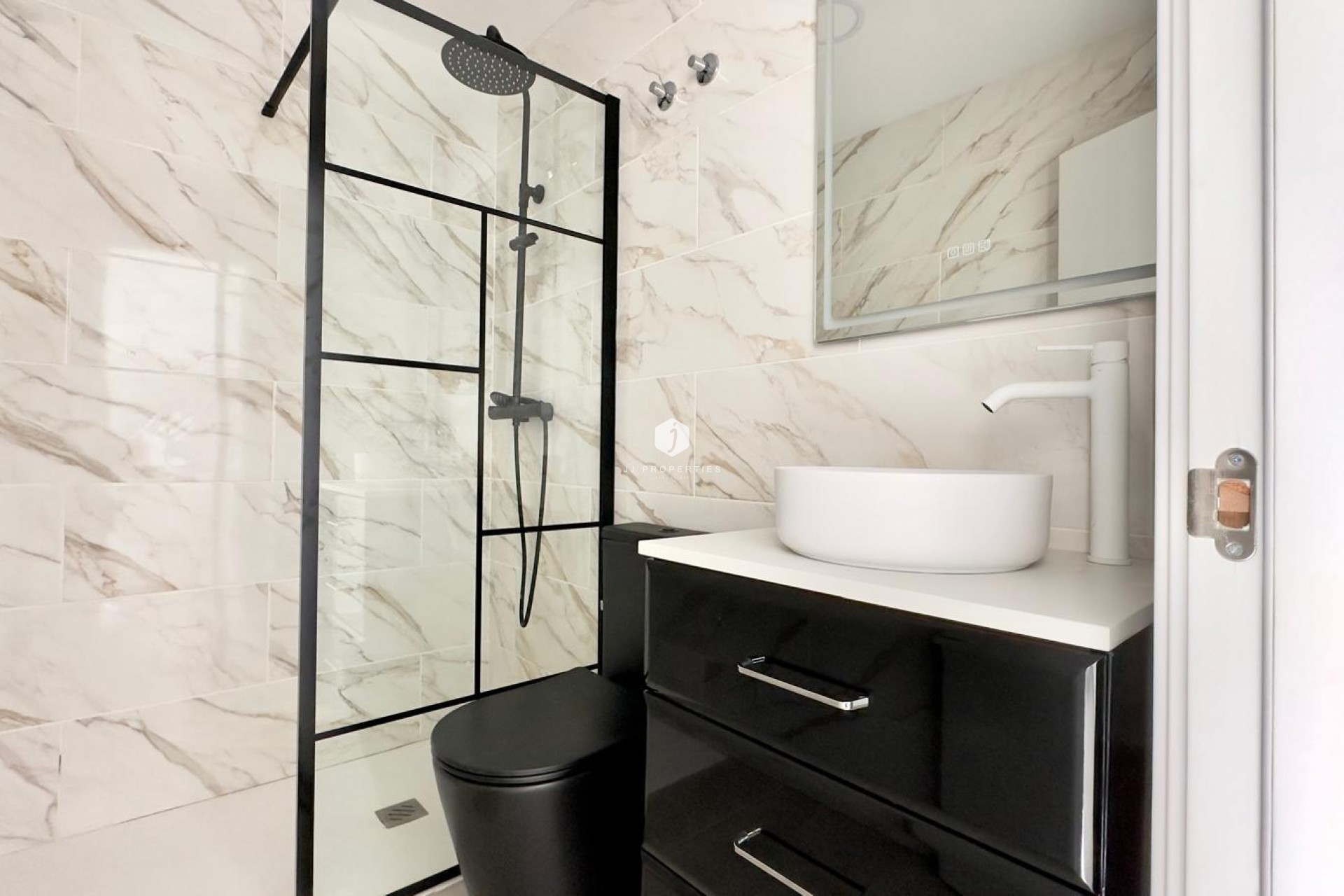 Segunda mano - Chalet -
Torrevieja - La Mata