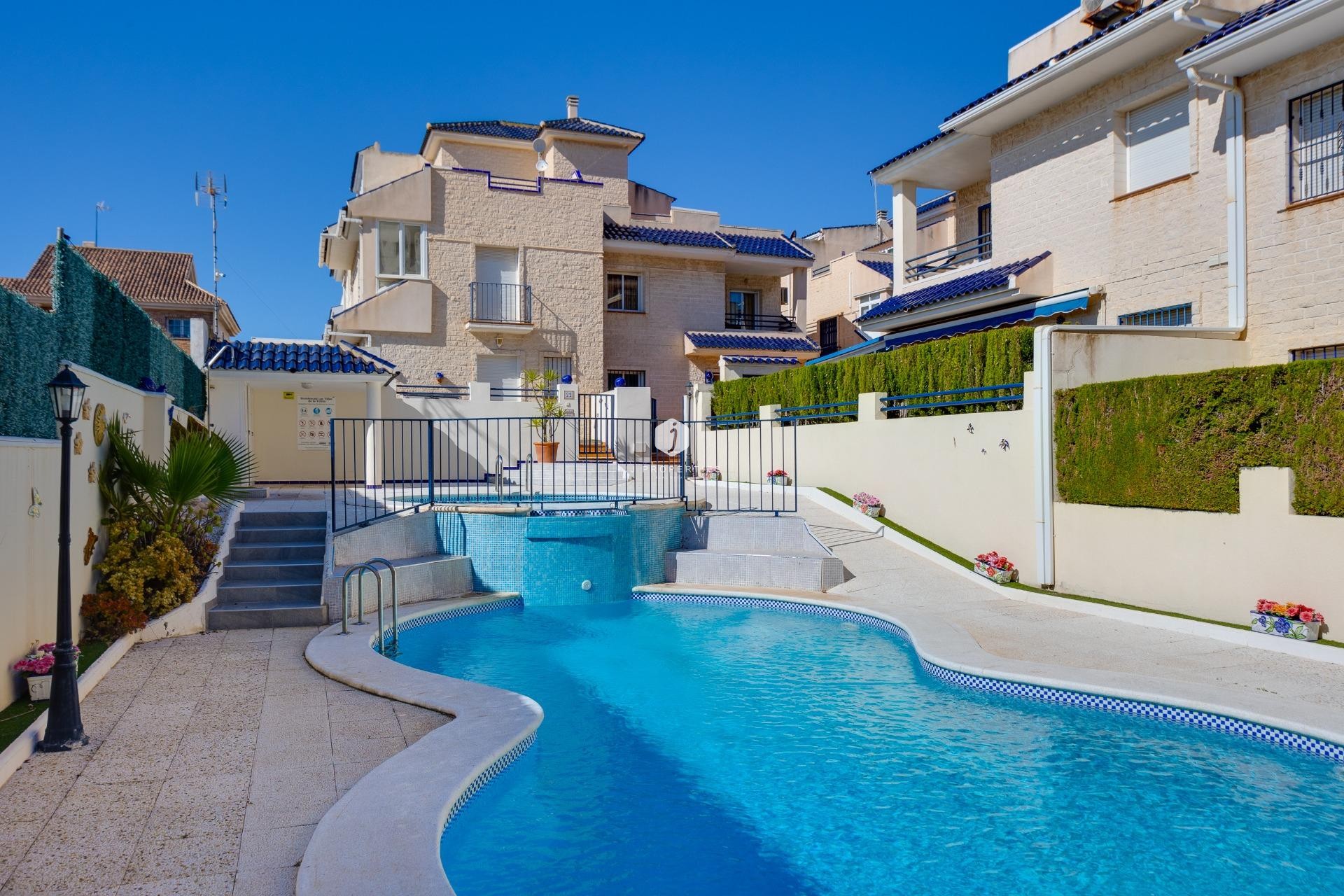 Segunda mano - Chalet -
Torrevieja - La veleta