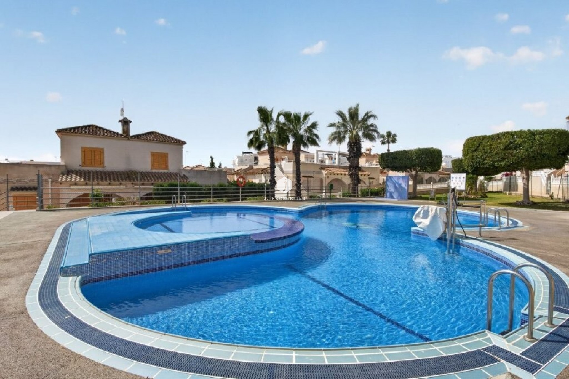 Segunda mano - Chalet -
Torrevieja - Los altos