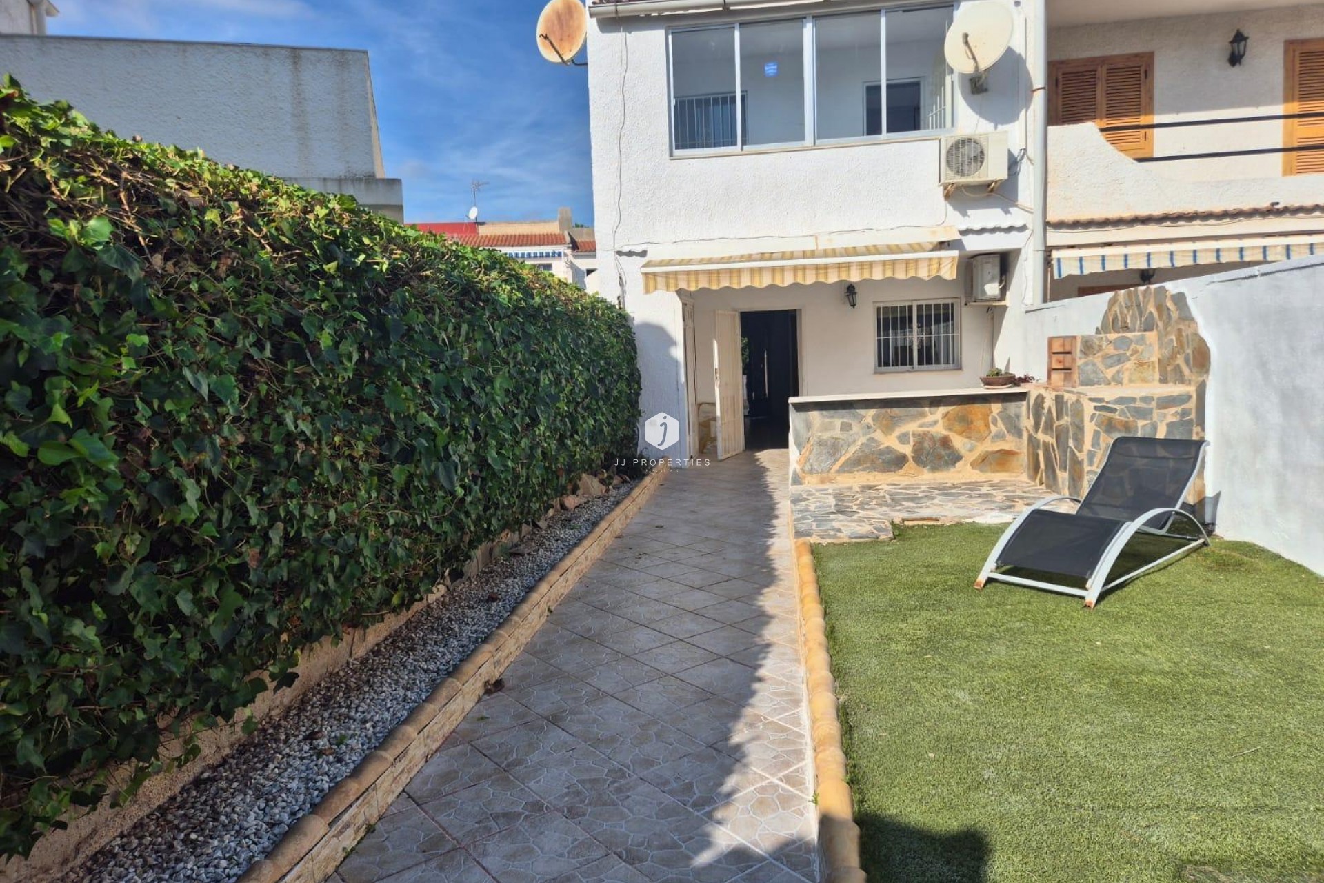 Segunda mano - Chalet -
Torrevieja - Los Balcones