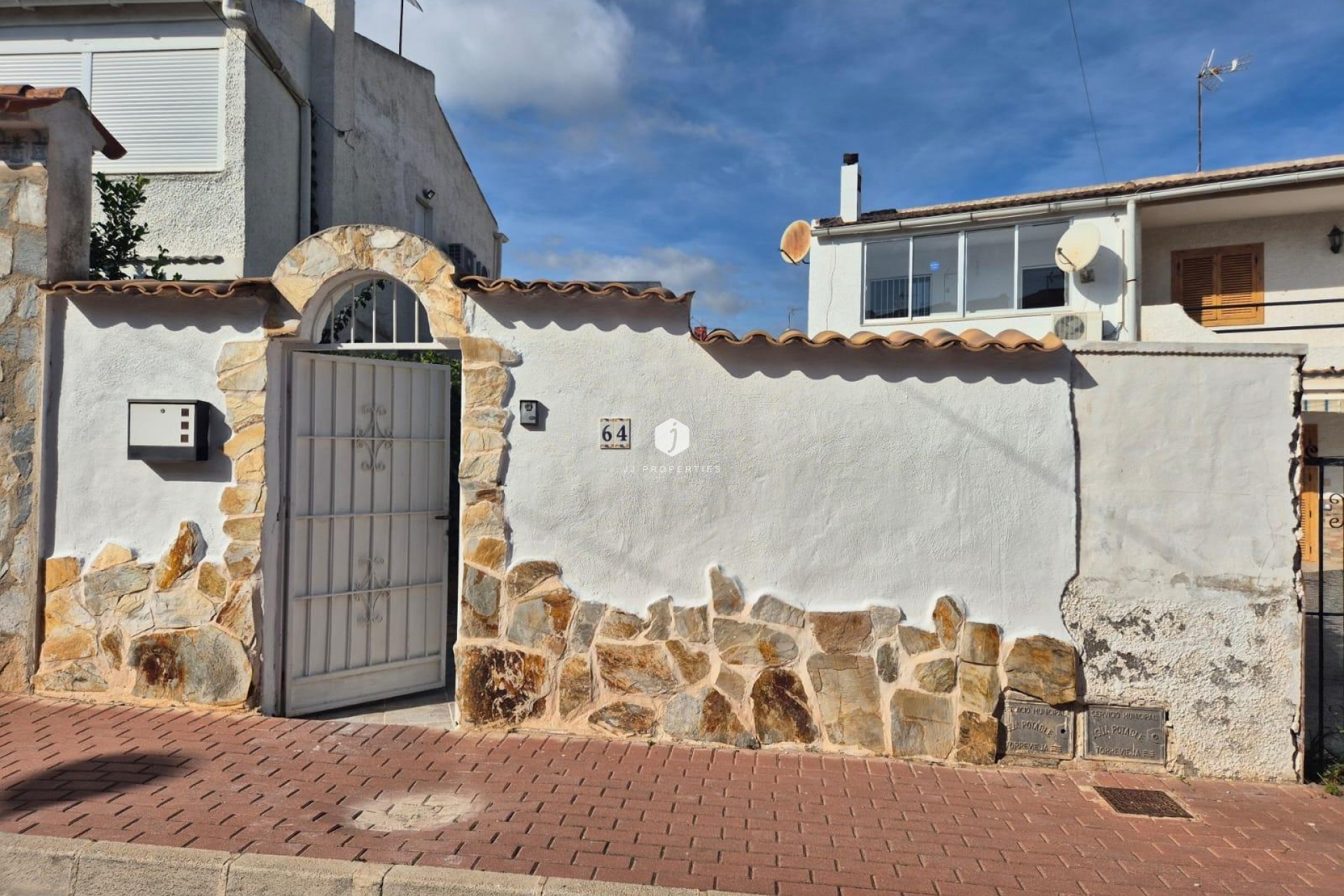 Segunda mano - Chalet -
Torrevieja - Los Balcones