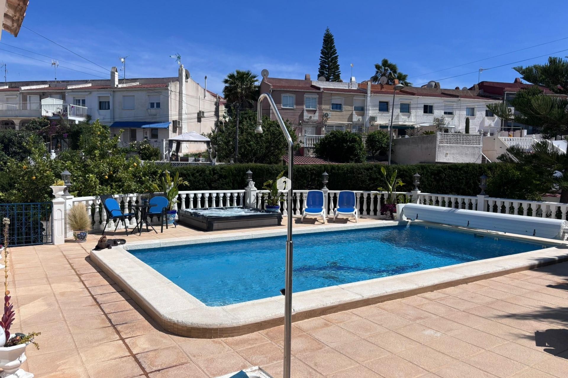 Segunda mano - Chalet -
Torrevieja - Los Balcones