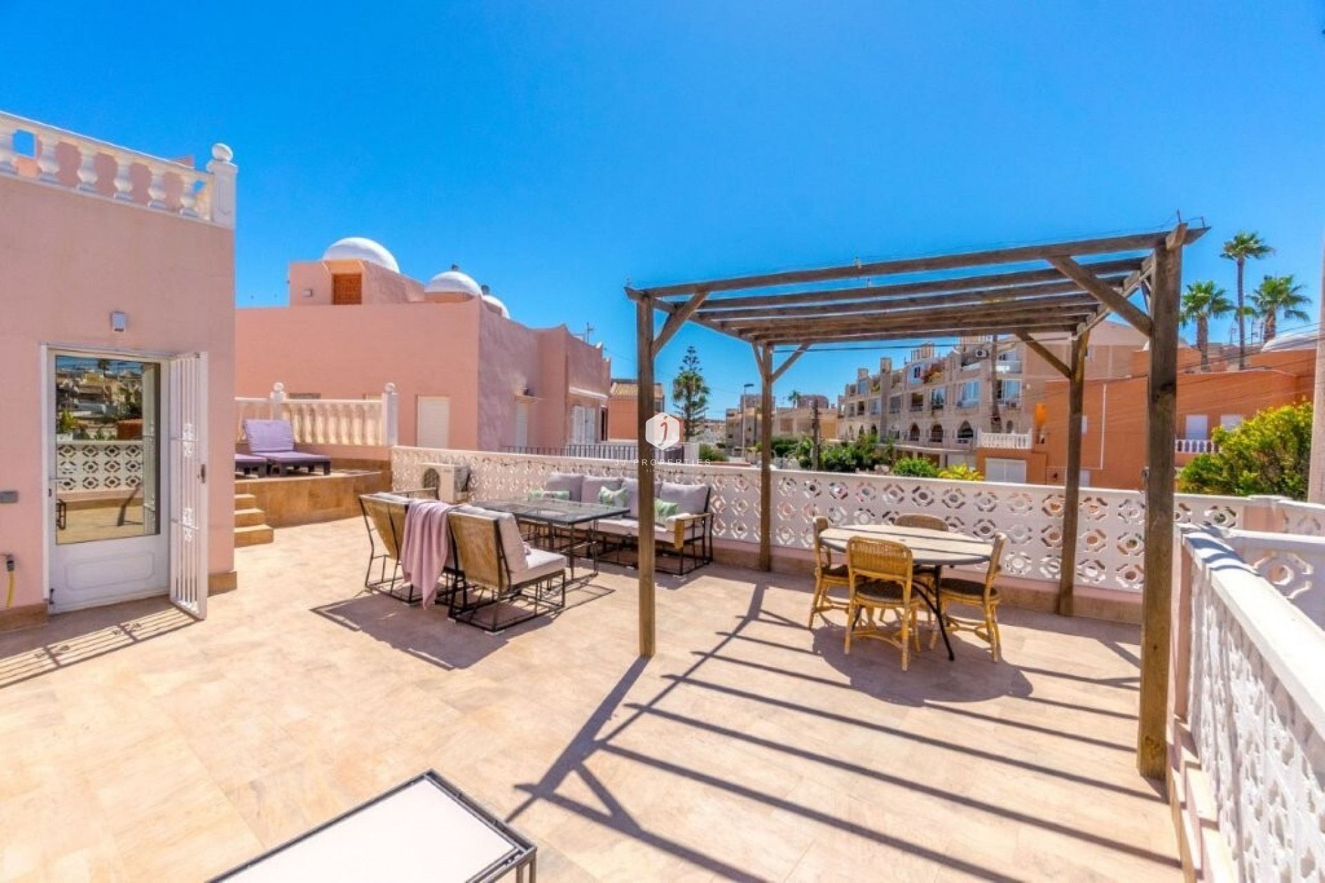 Segunda mano - Chalet -
Torrevieja - Los Frutales/ La Rosaleda