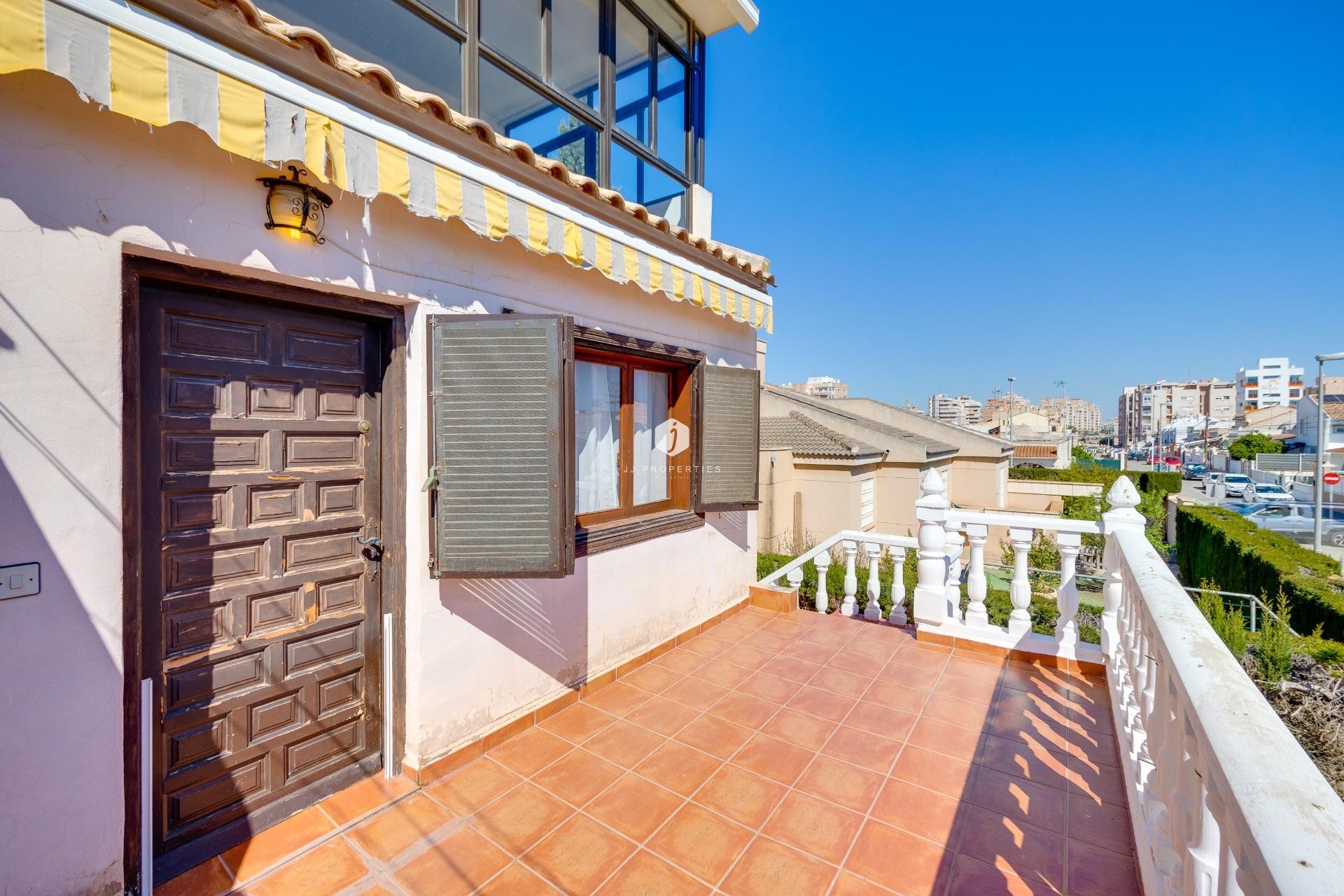Segunda mano - Chalet -
Torrevieja - Nueva Torrevieja