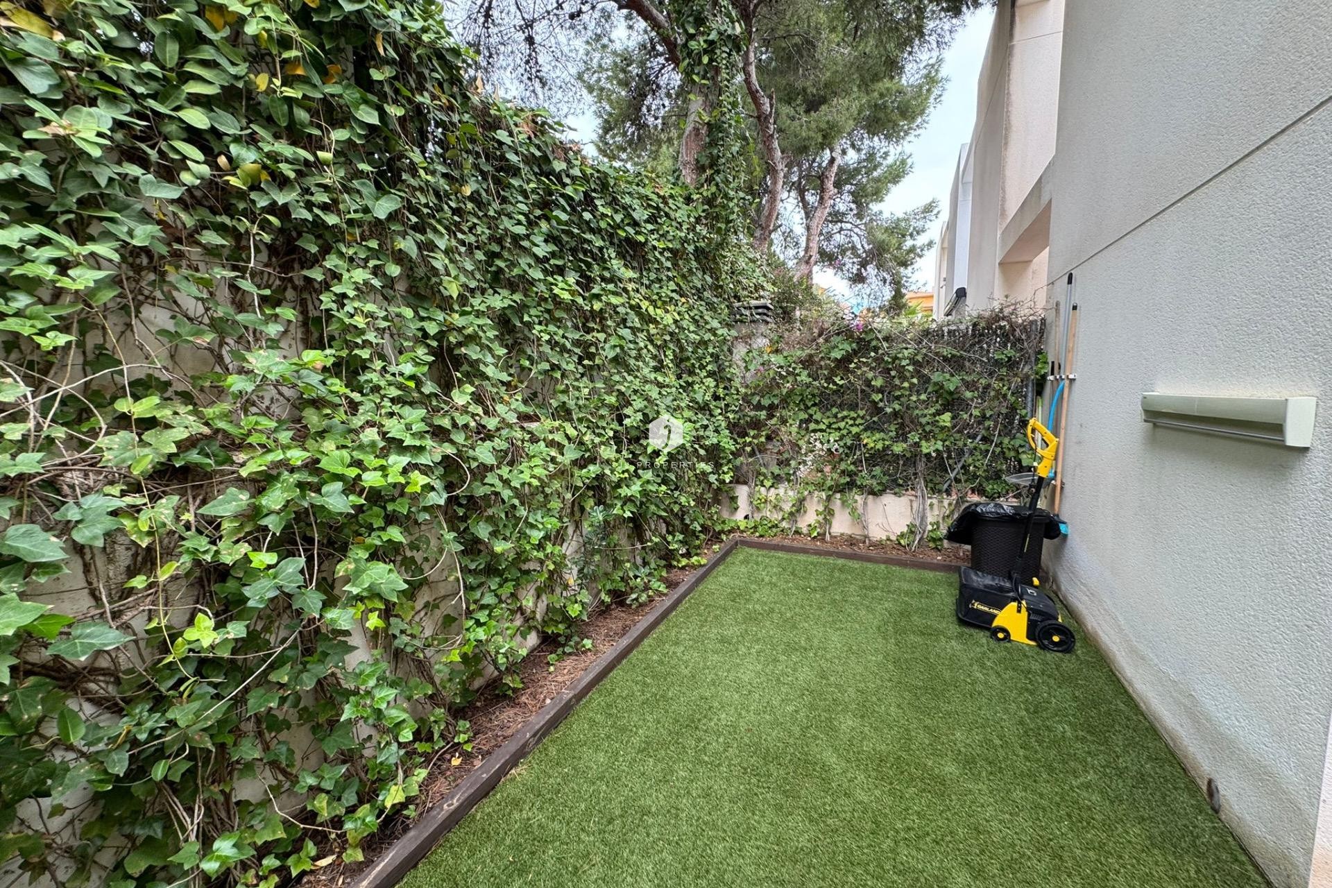 Segunda mano - Chalet -
Torrevieja - Punta prima