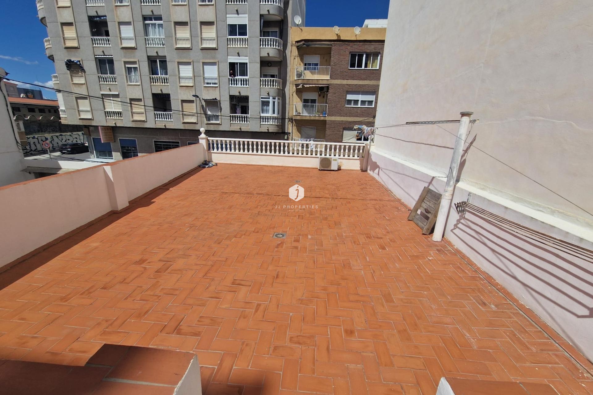 Segunda mano - Chalet -
Torrevieja