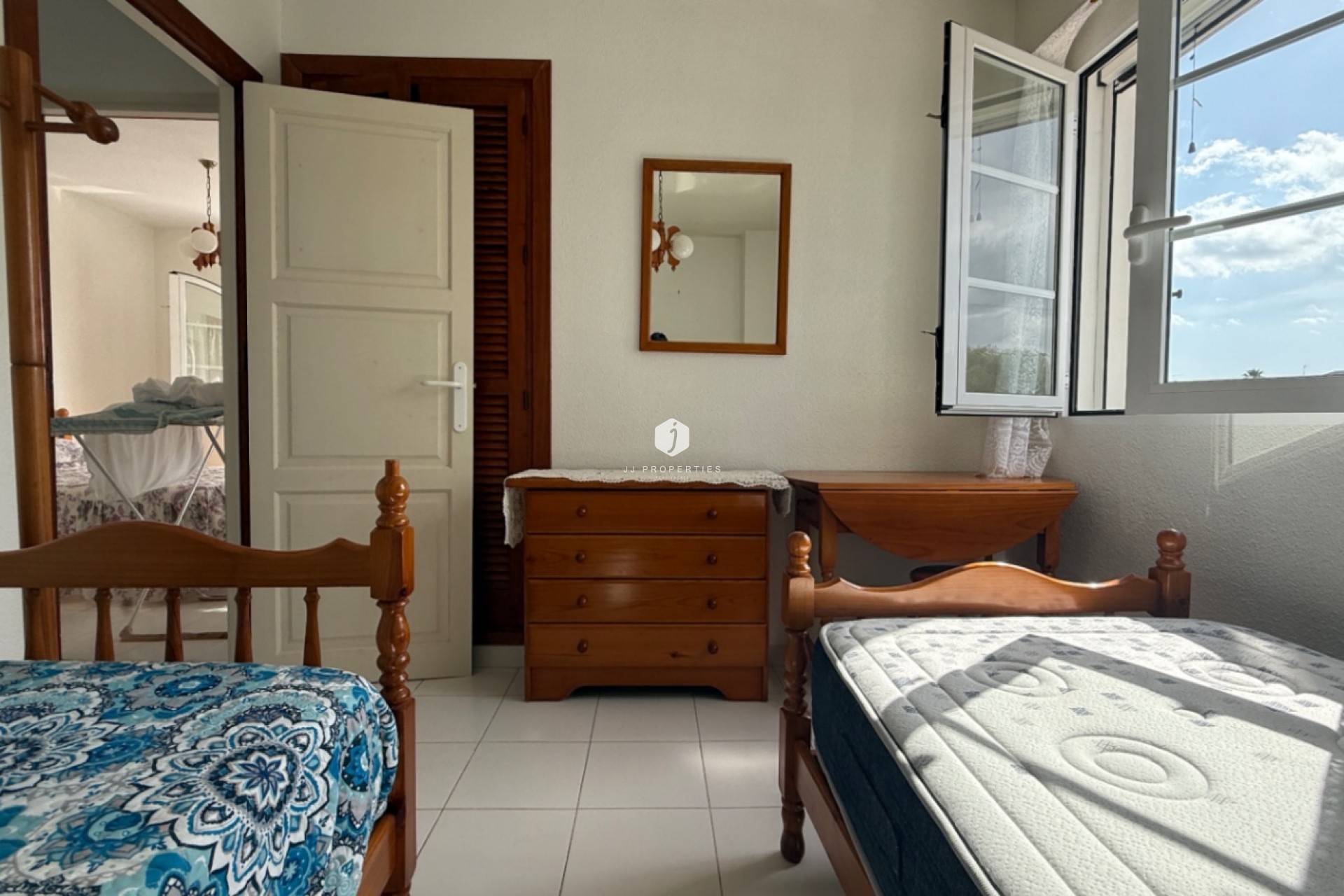 Segunda mano - Duplex -
San Miguel de Salinas - Inland