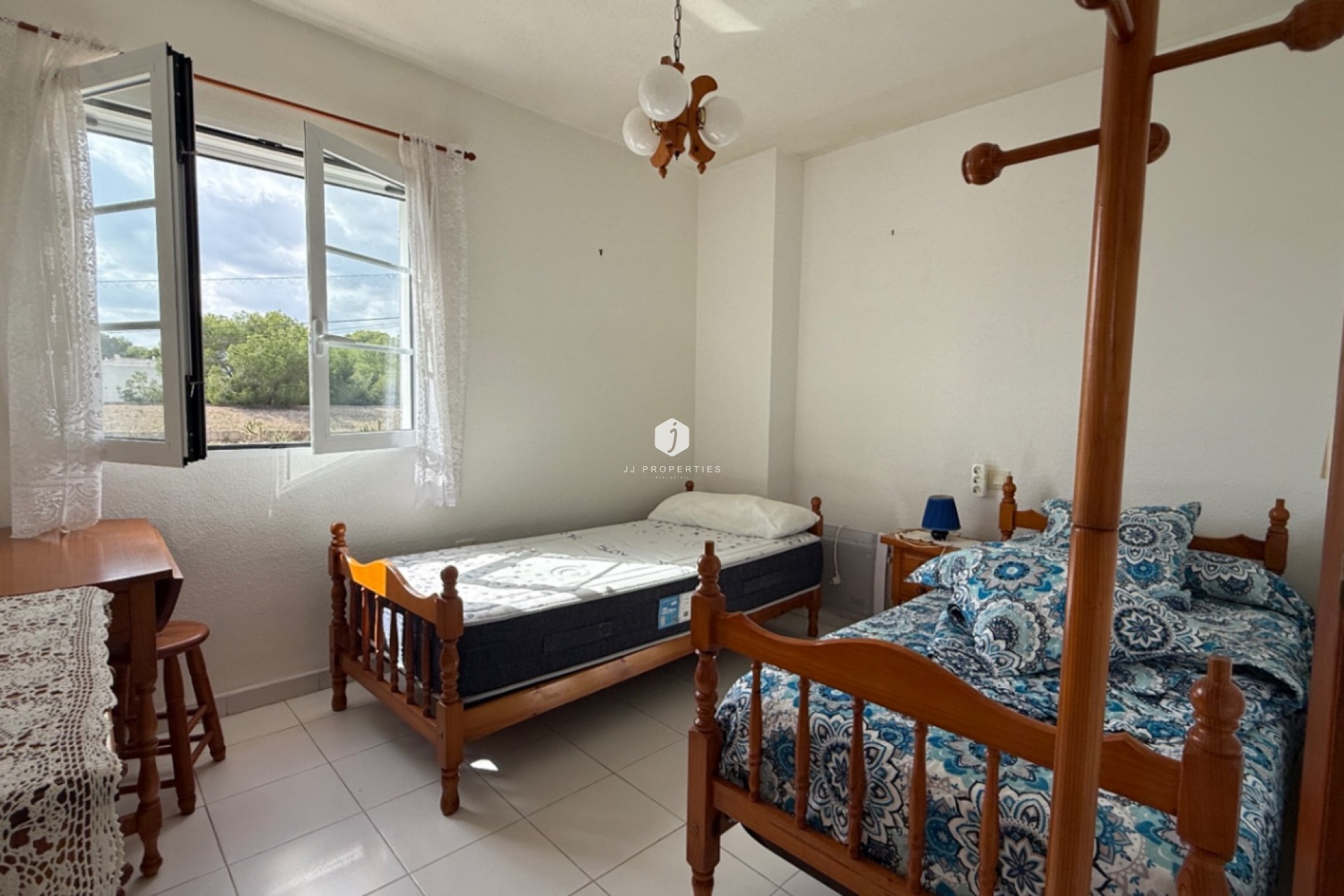 Segunda mano - Duplex -
San Miguel de Salinas - Inland