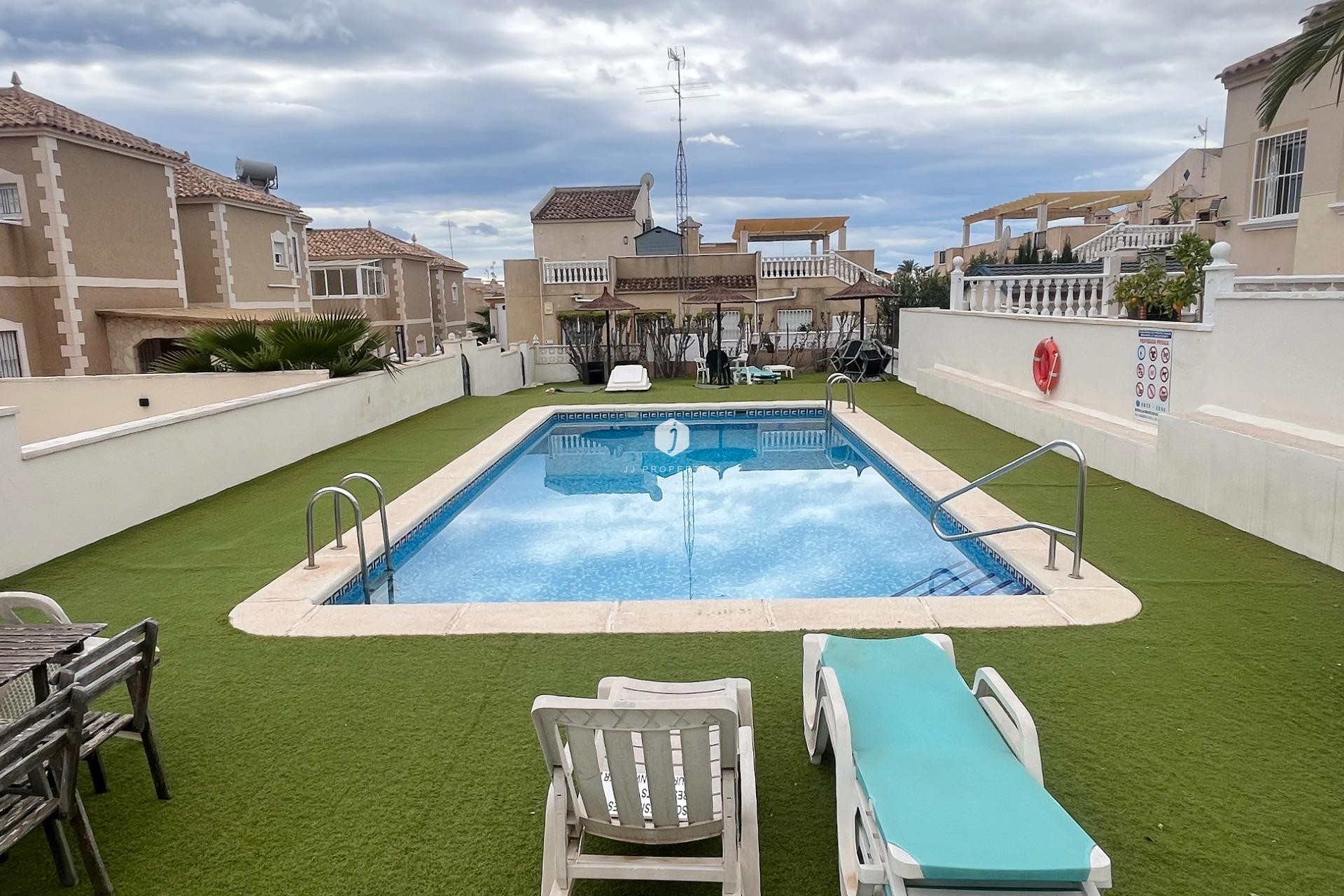 Segunda mano - Duplex -
San Miguel de Salinas - Las Filipinas