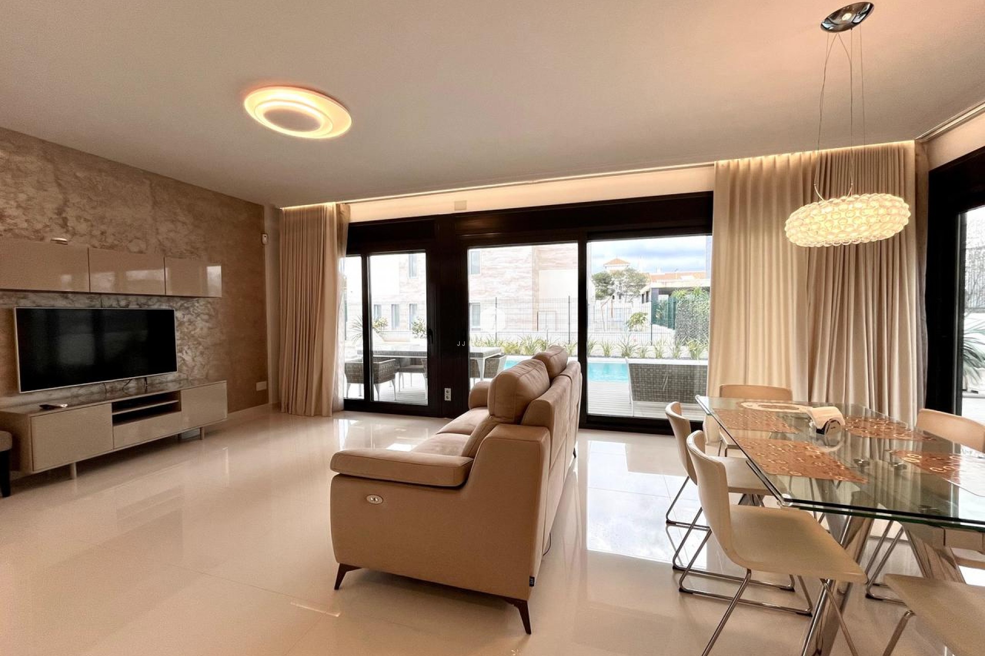 Segunda mano - Villa -
Dehesa de Campoamor - Costa Blanca