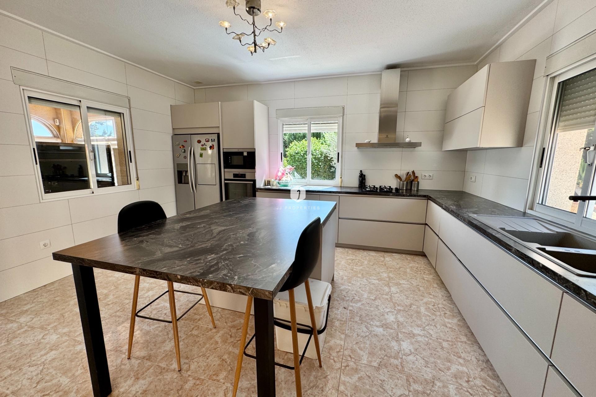 Segunda mano - Villa -
Dolores - Cmno. Escorredor