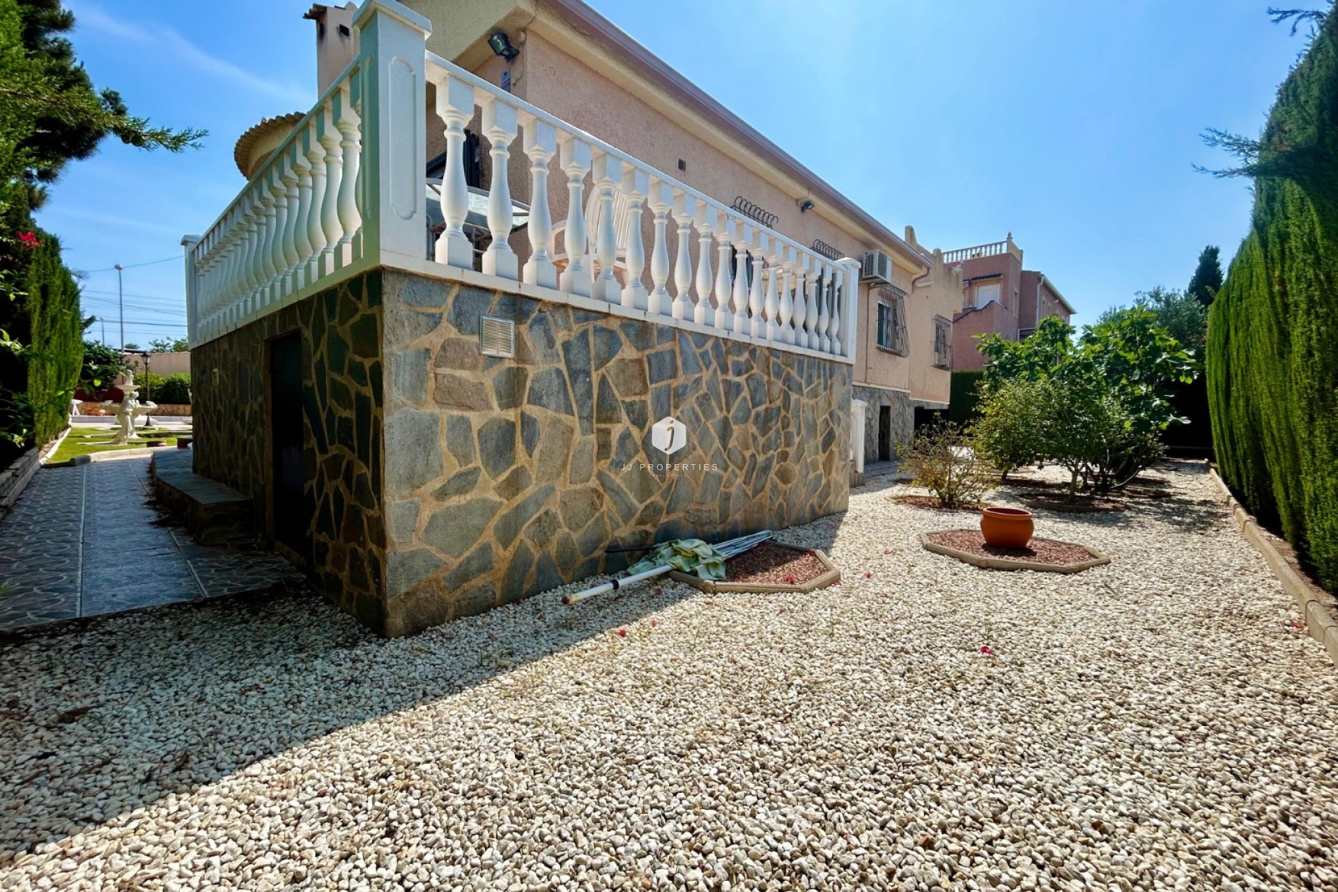 Segunda mano - Villa -
El Chaparral - Inland