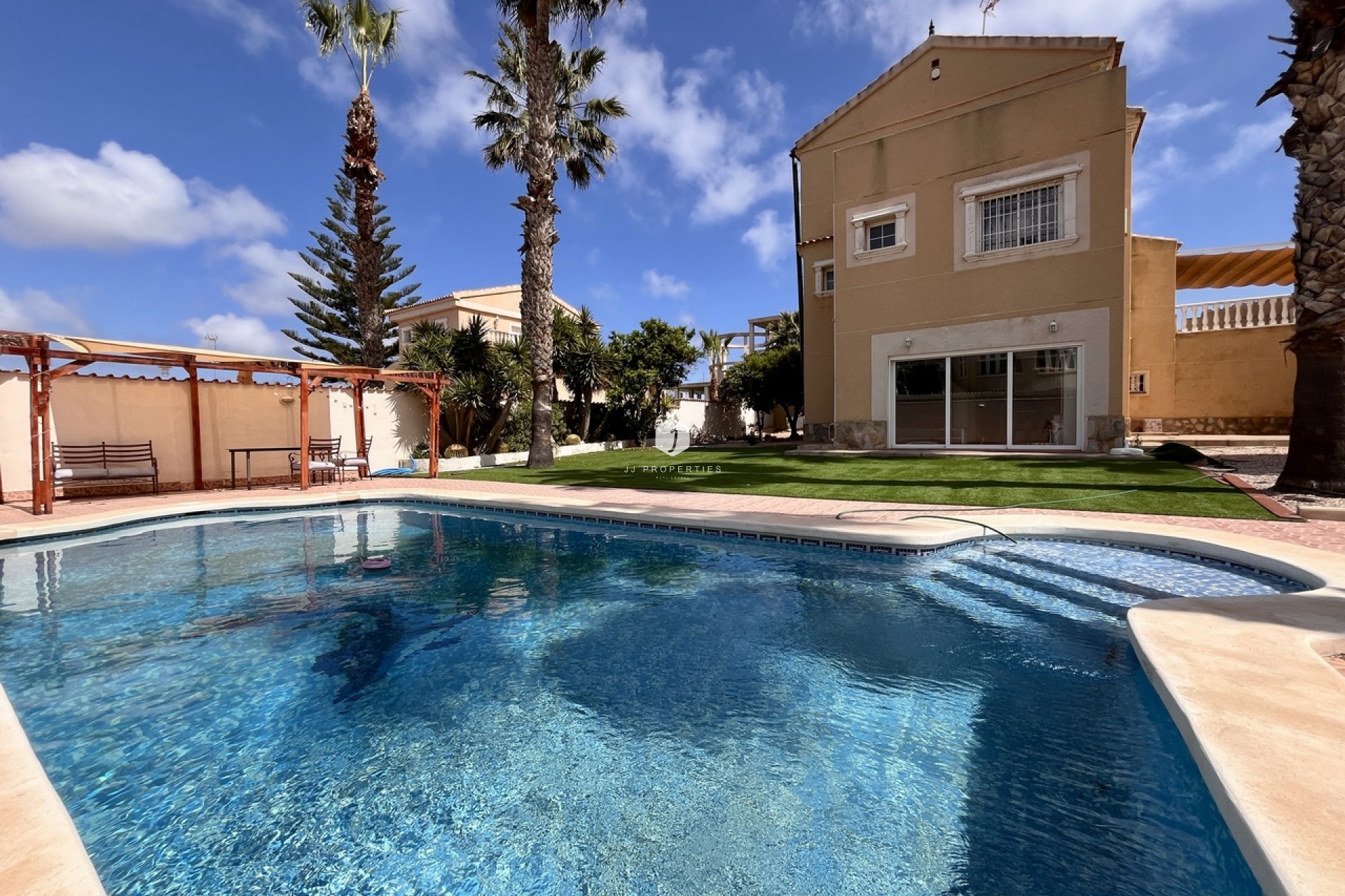 Segunda mano - Villa -
La Zenia - Costa Blanca