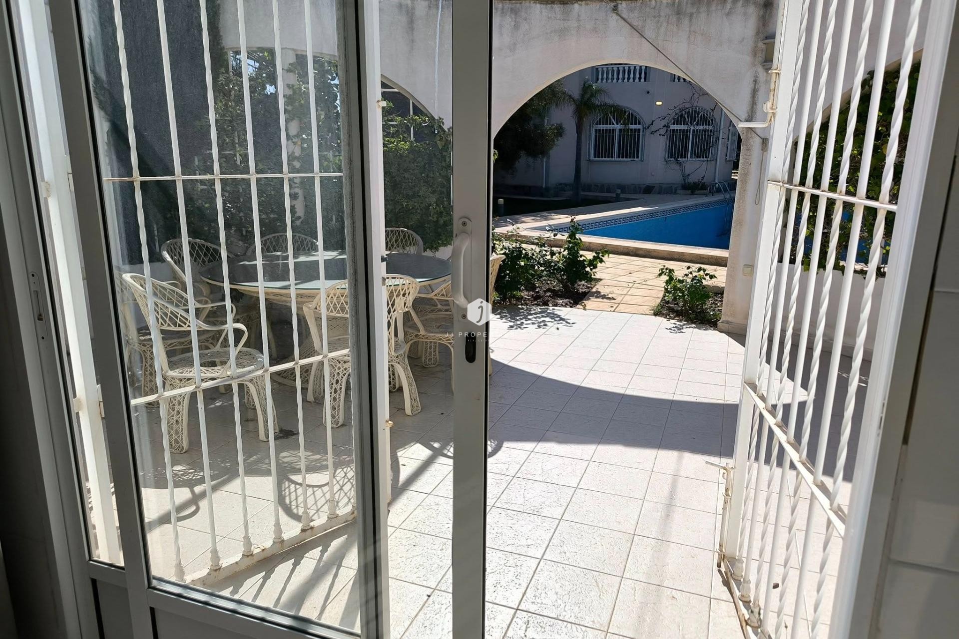 Segunda mano - Villa -
Torrevieja - La siesta